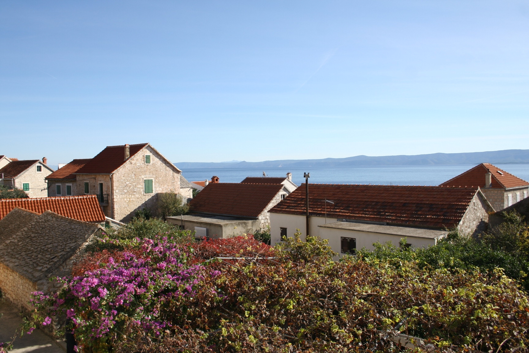 One bedroom apartment with balcony and sea view Bol, Brač  A-c