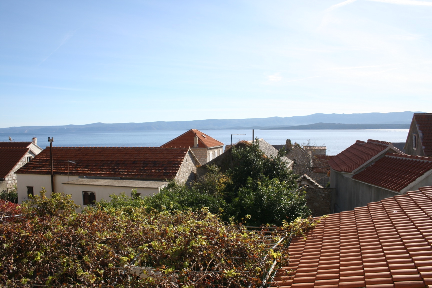 One bedroom apartment with balcony and sea view Bol, Brač  A-c