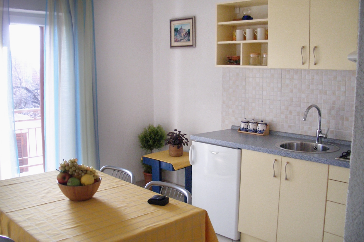 One bedroom apartment with balcony and sea view Bol, Brač (A-2899-c)