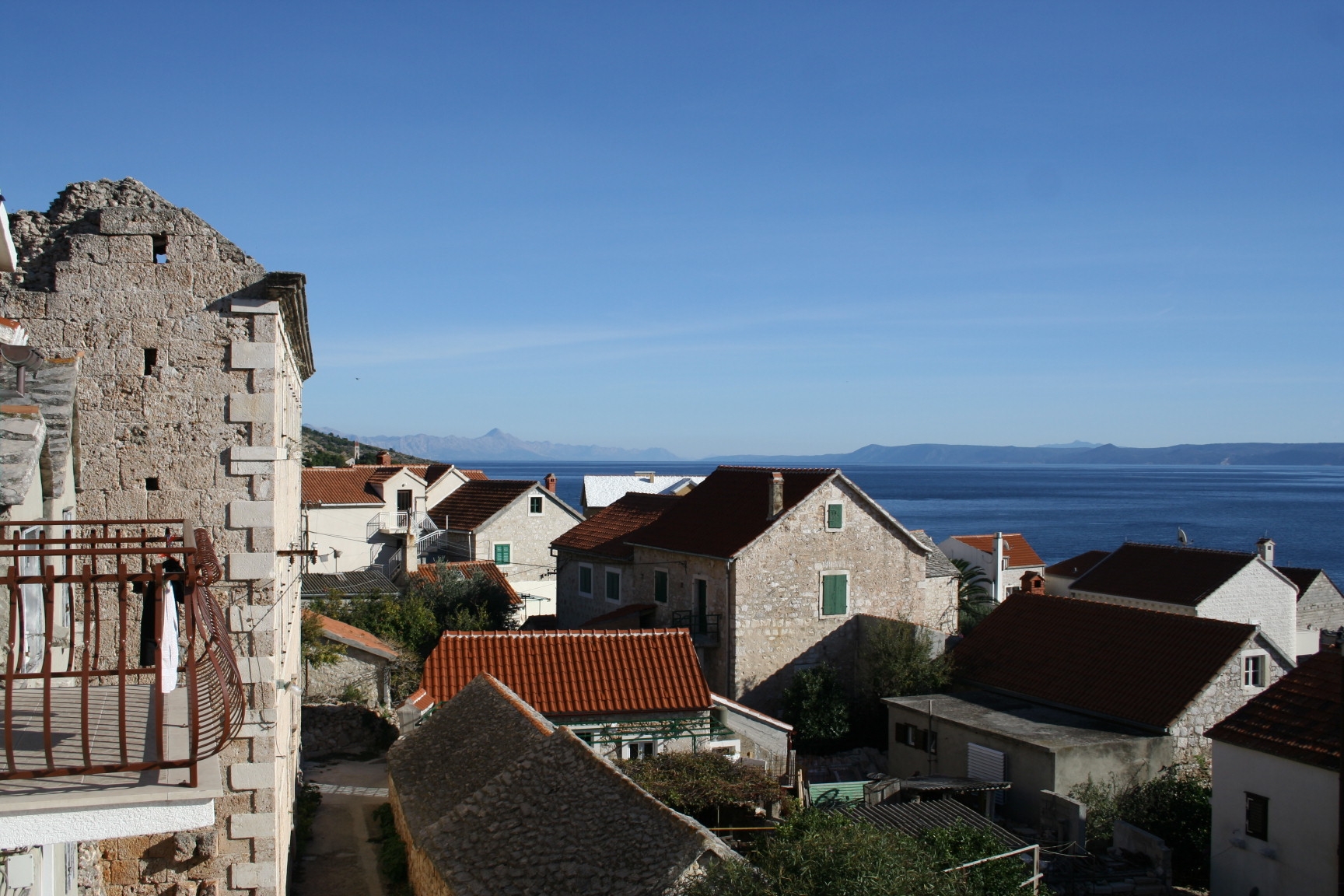 One bedroom apartment with balcony and sea view Bol, Brač  A-d