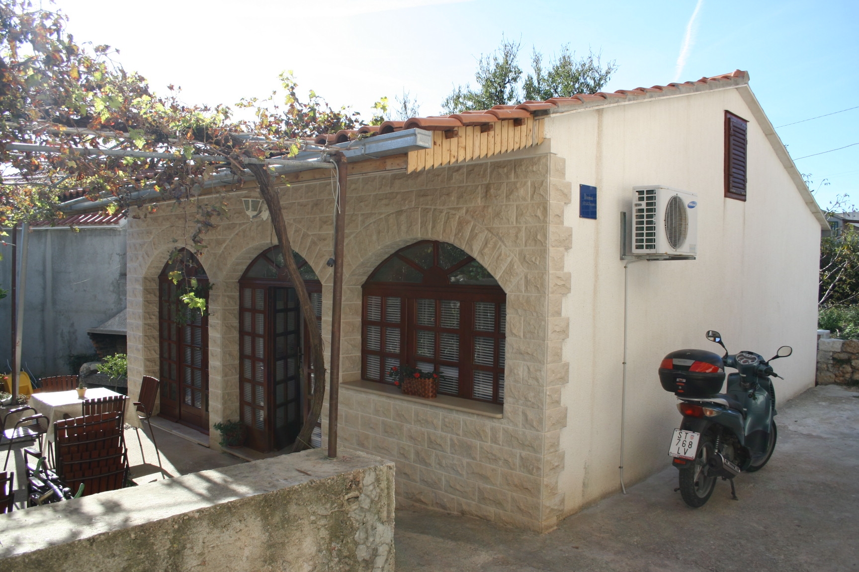 One bedroom apartment with balcony and sea view Bol, Brač (A-2899-d) One bedroom apartment with balcony and sea view Bol, Brač (A-2899-d)