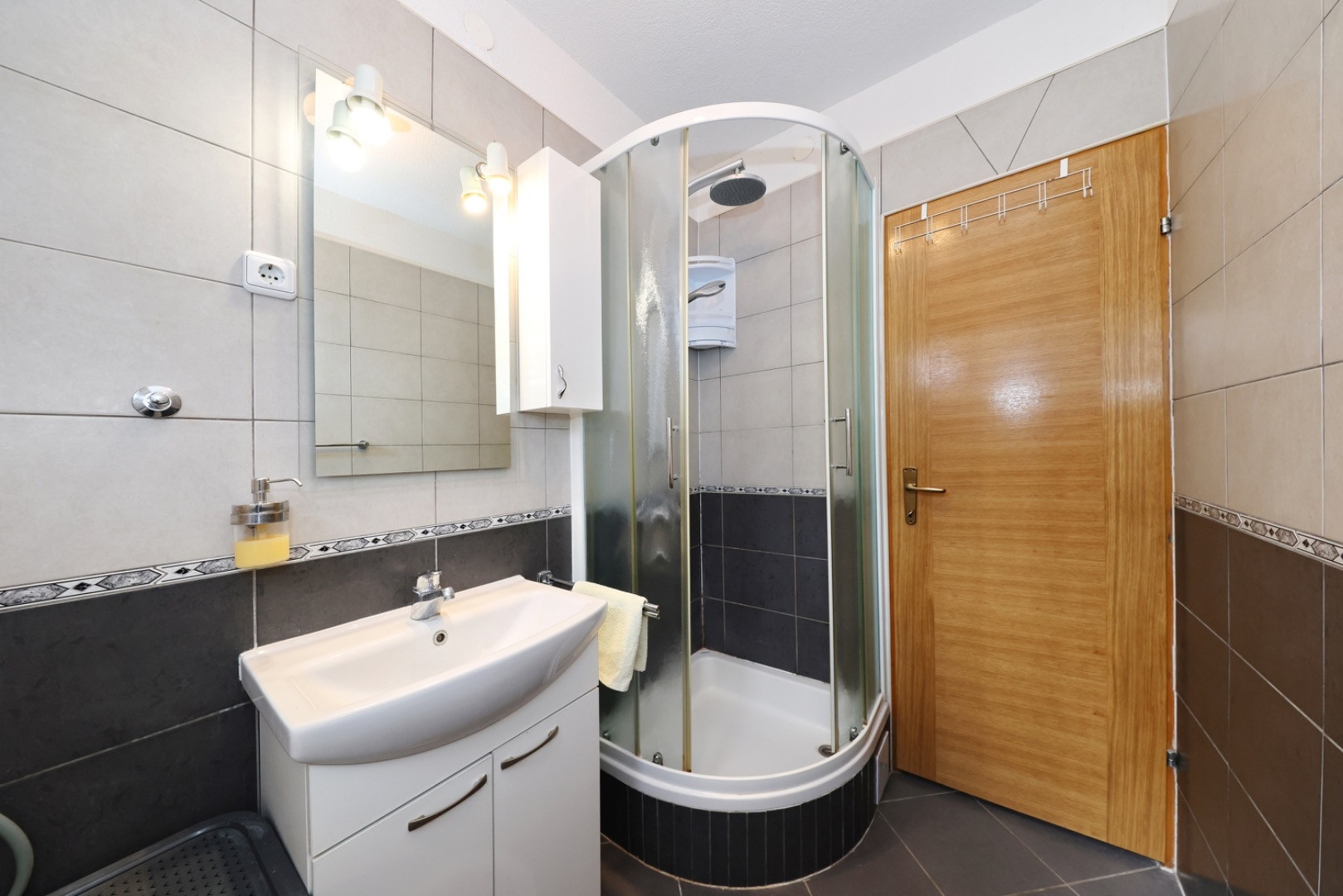 Two bedroom apartment with terrace Nin, Zadar  A-a