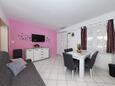 Jídelna Nin, Jídelna v ubytování typu apartment, s klimatizací a WiFi.