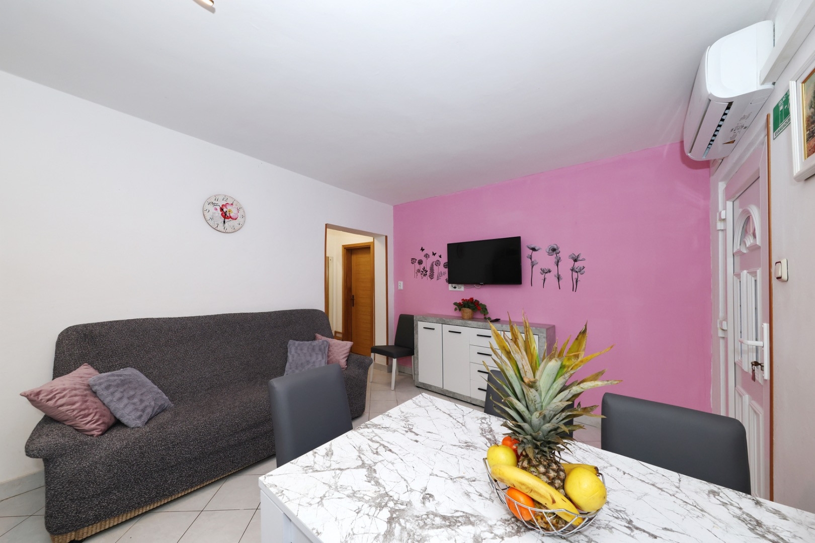 Two bedroom apartment with terrace Nin, Zadar  A-a