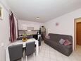 Nin, Jídelna v ubytování typu apartment, s klimatizací a WiFi.