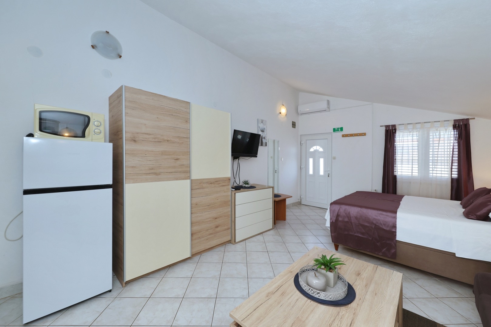 Studio flat with terrace Nin, Zadar  AS-a