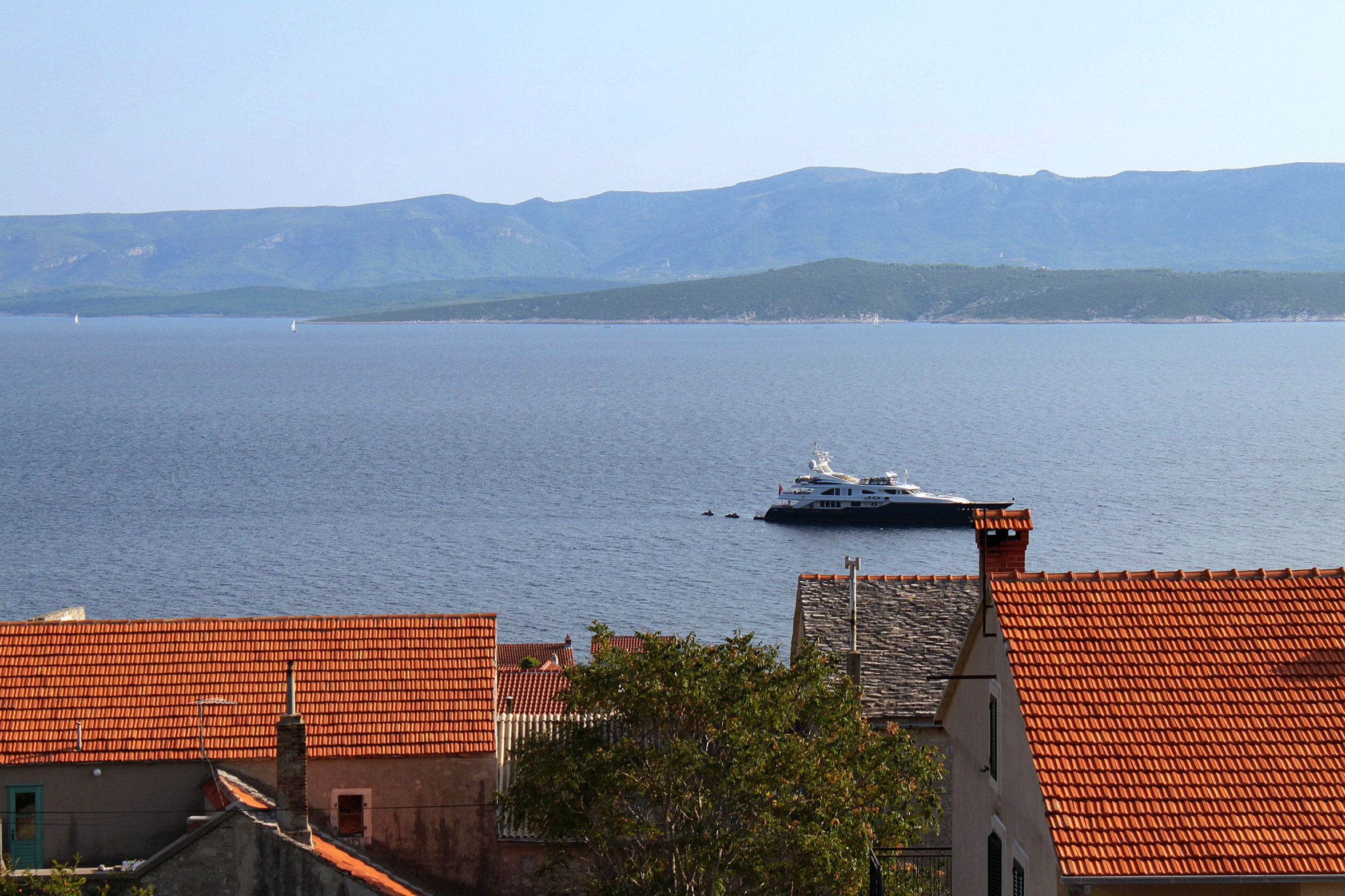One bedroom apartment with terrace and sea view Bol, Brač  A-a