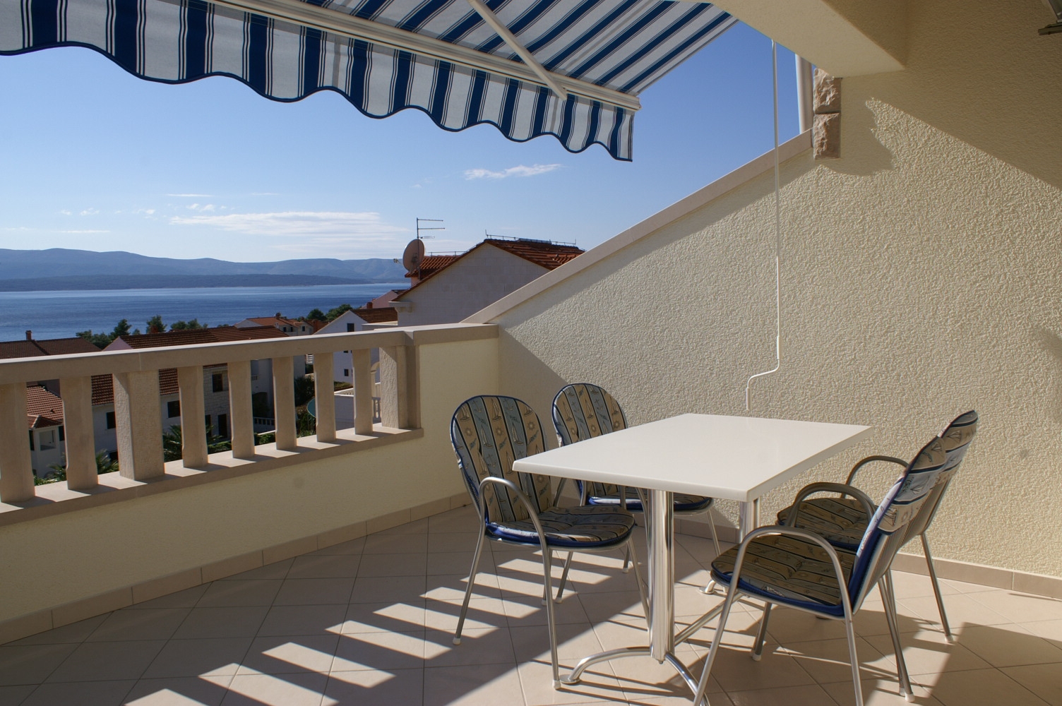 One bedroom apartment with terrace and sea view Bol, Brač (A-2900-b) One bedroom apartment with terrace and sea view Bol, Brač (A-2900-b)