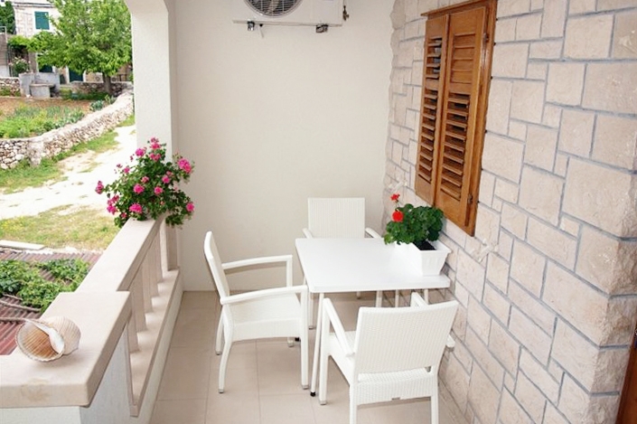 Two bedroom apartment with terrace and sea view Bol, Brač  A-e