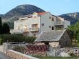 Bol, Brač, Hébergement 2900 - Appartement avec une plage de galets.