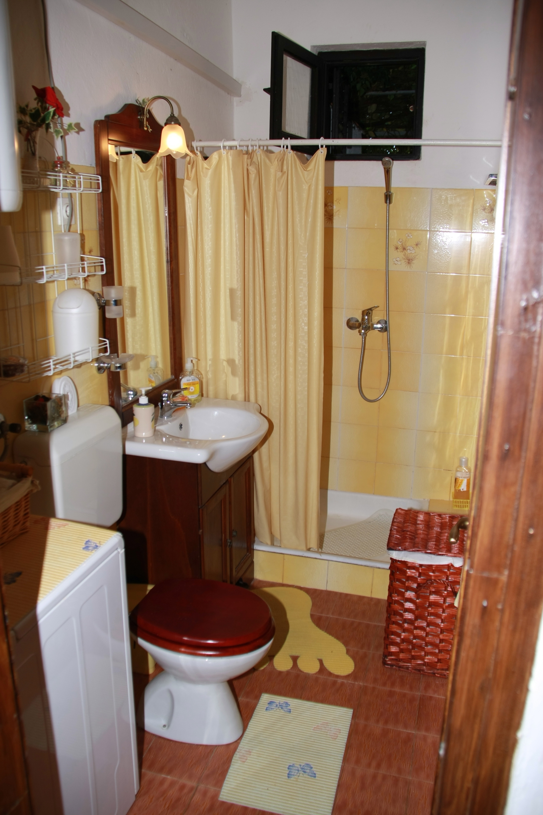 Three bedroom apartment with terrace Mirca, Brač  A-a