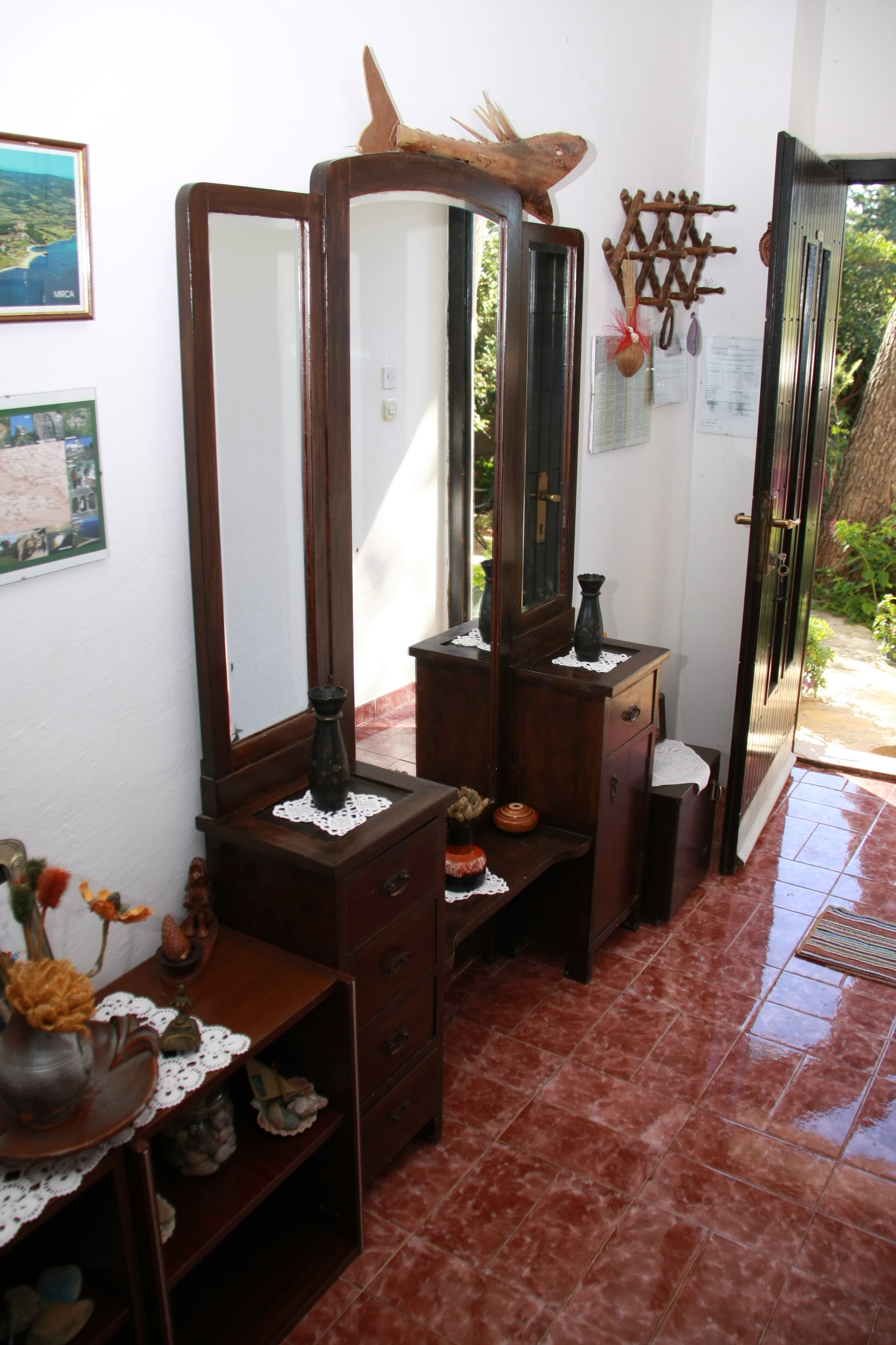 Three bedroom apartment with terrace Mirca, Brač  A-a