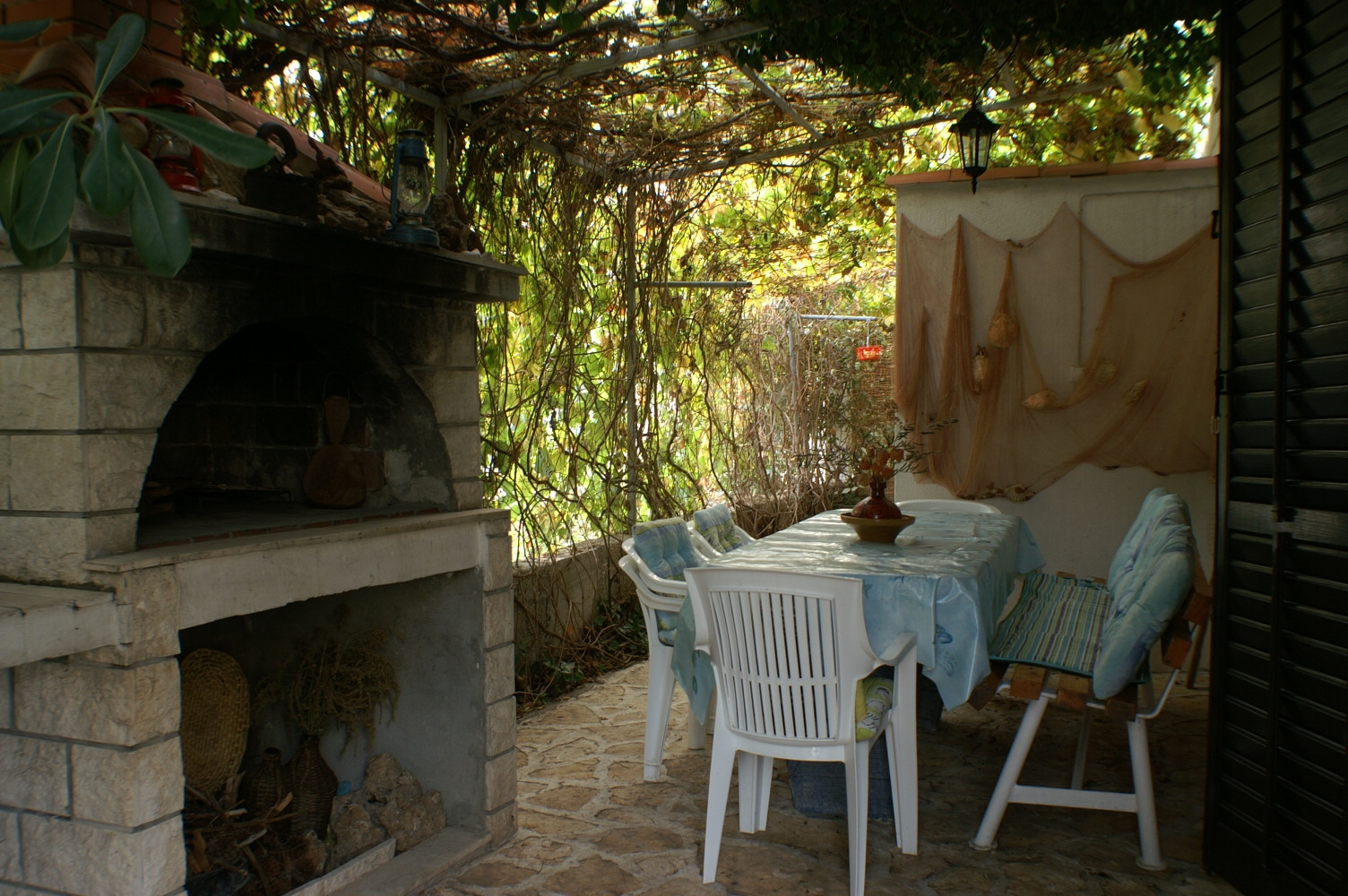 Three bedroom apartment with terrace Mirca, Brač  A-a