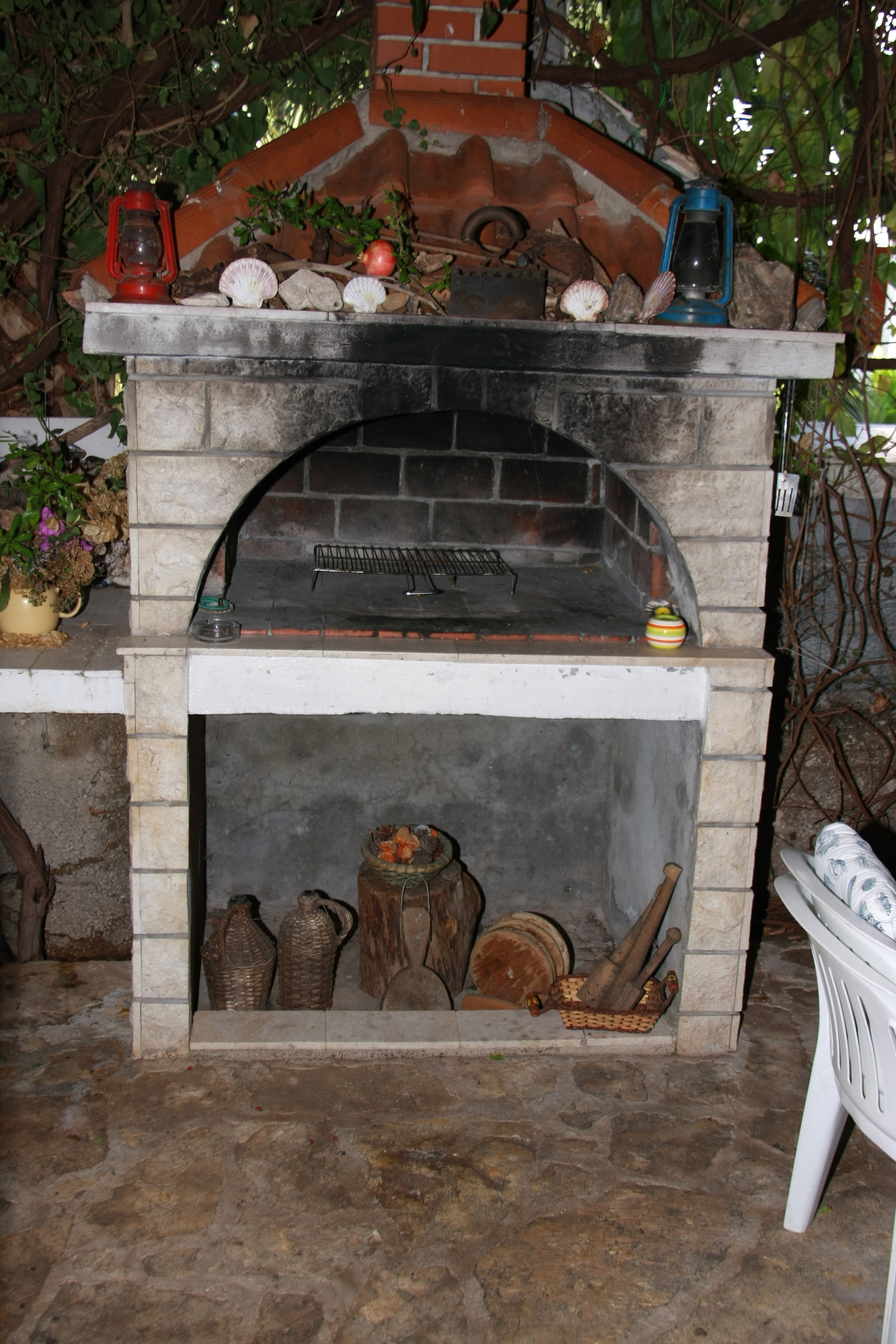 Three bedroom apartment with terrace Mirca, Brač  A-a