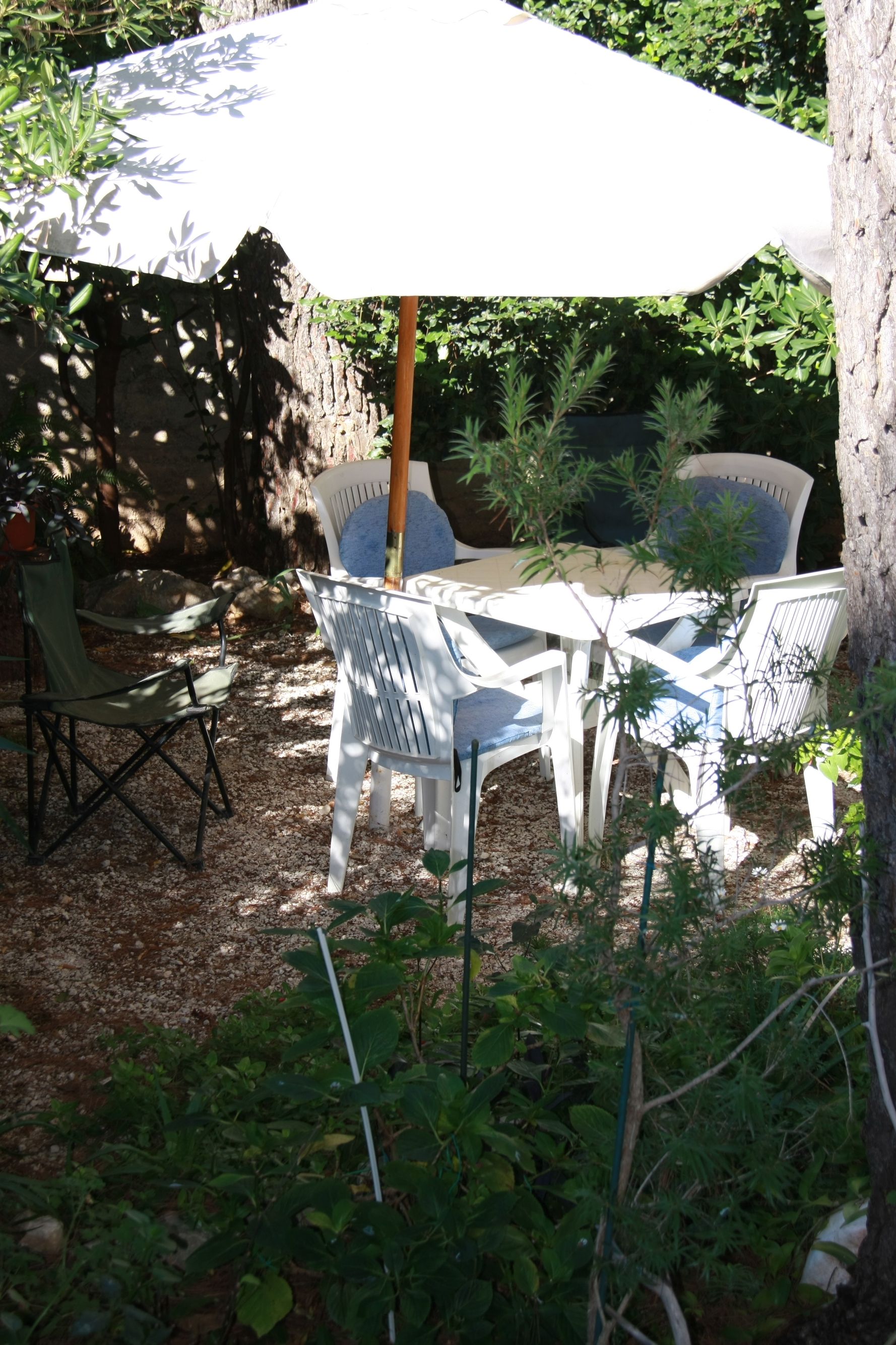 Three bedroom apartment with terrace Mirca, Brač  A-a