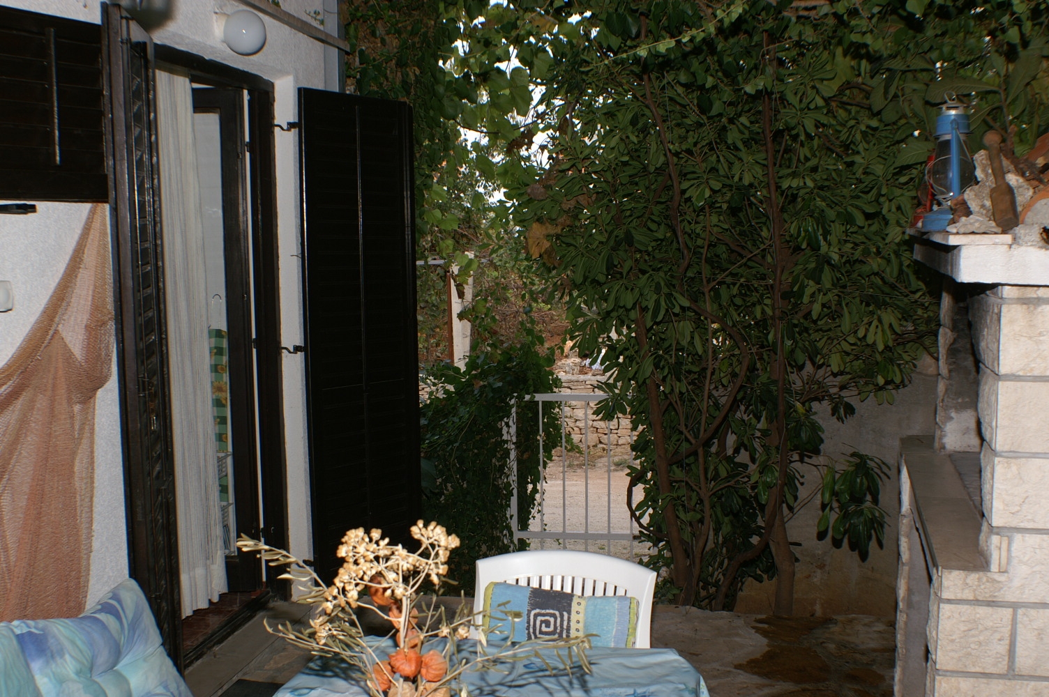 Three bedroom apartment with terrace Mirca, Brač  A-a