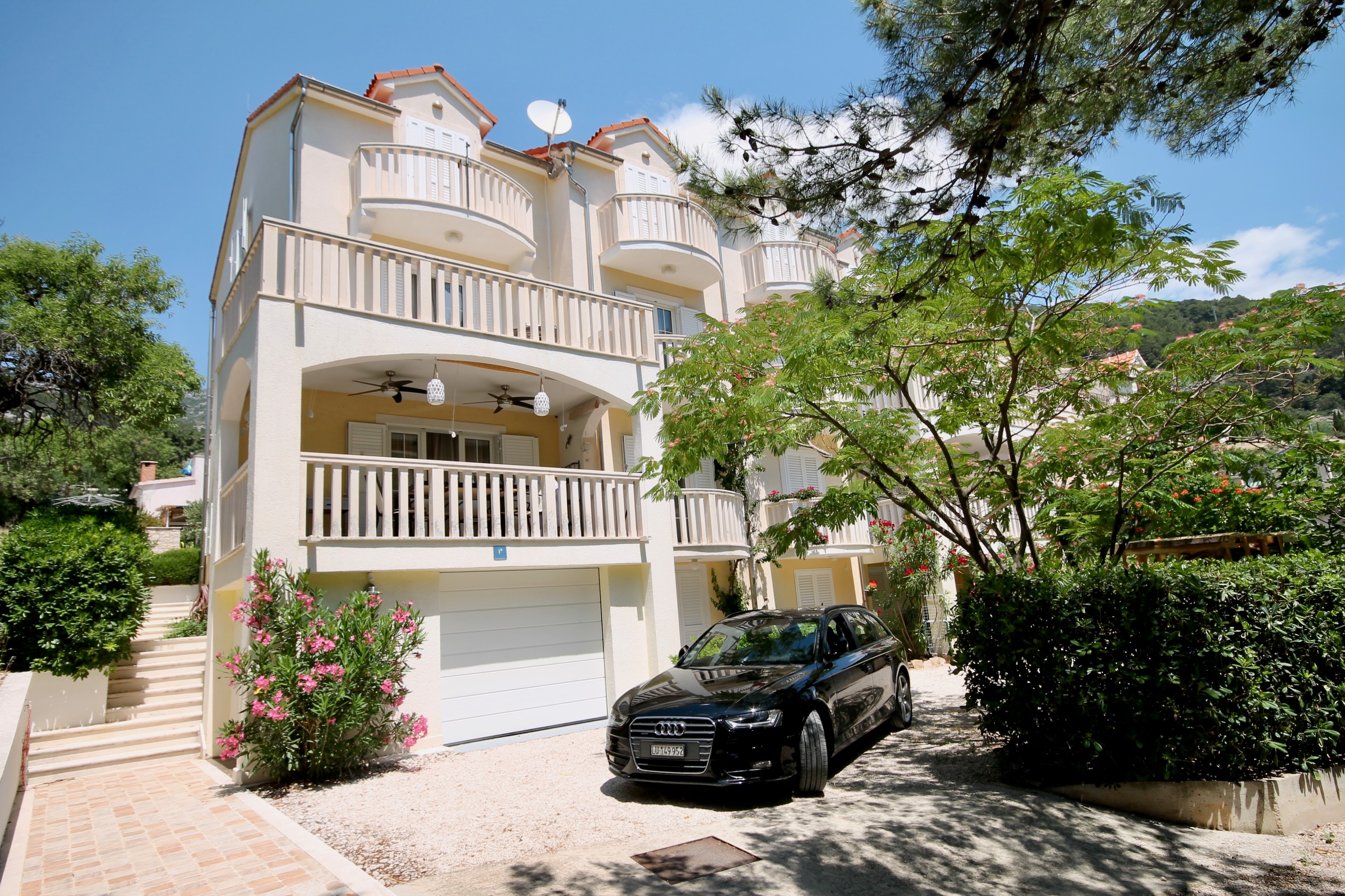 Studio flat with balcony and sea view Bol, Brač (AS-2904-a)