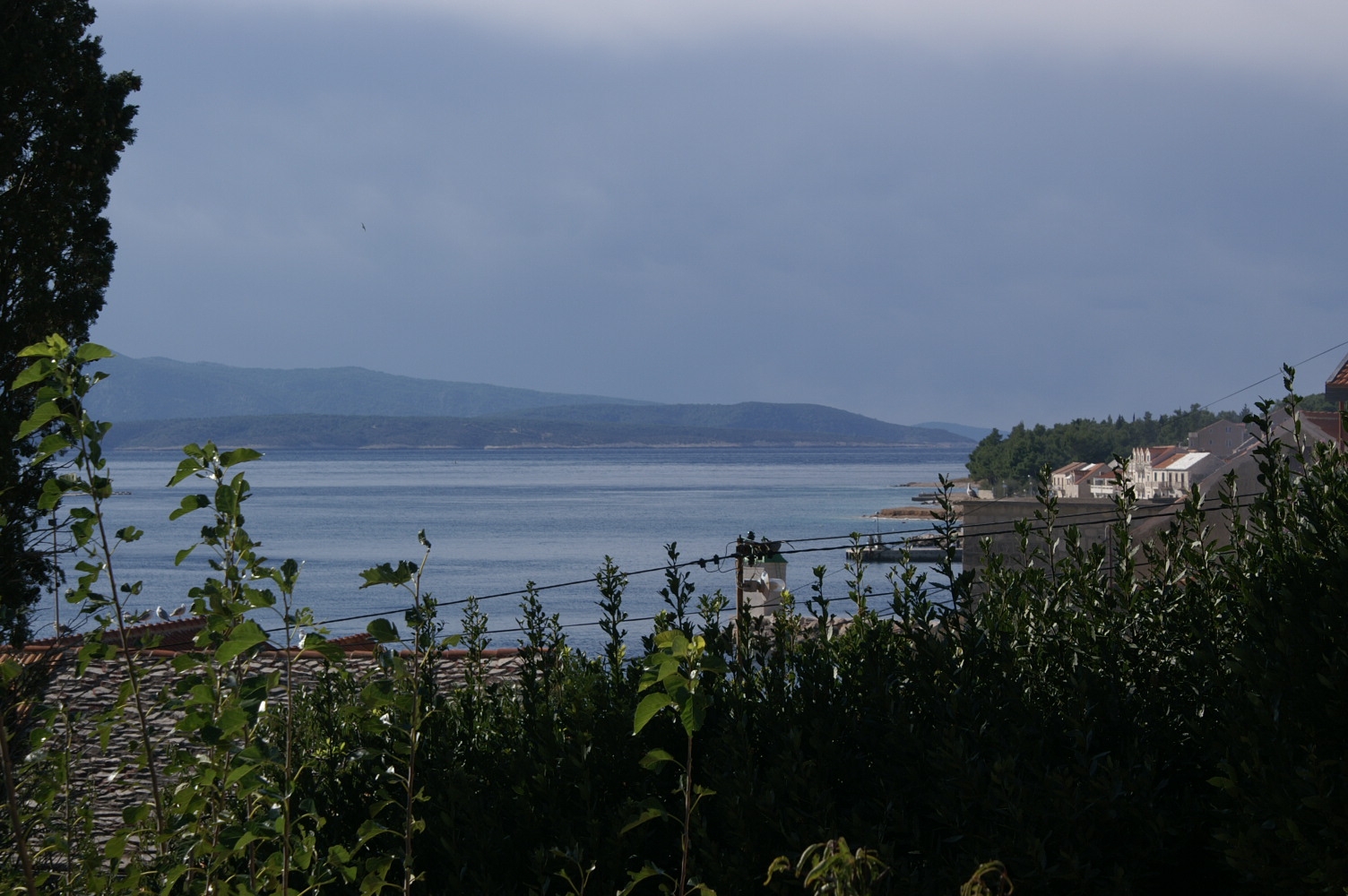 Two bedroom apartment near beach Bol, Brač  A-a