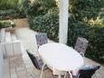 Terrace Splitska, Terrace in the apartment, with a sea view, (pet friendly) and WiFi.