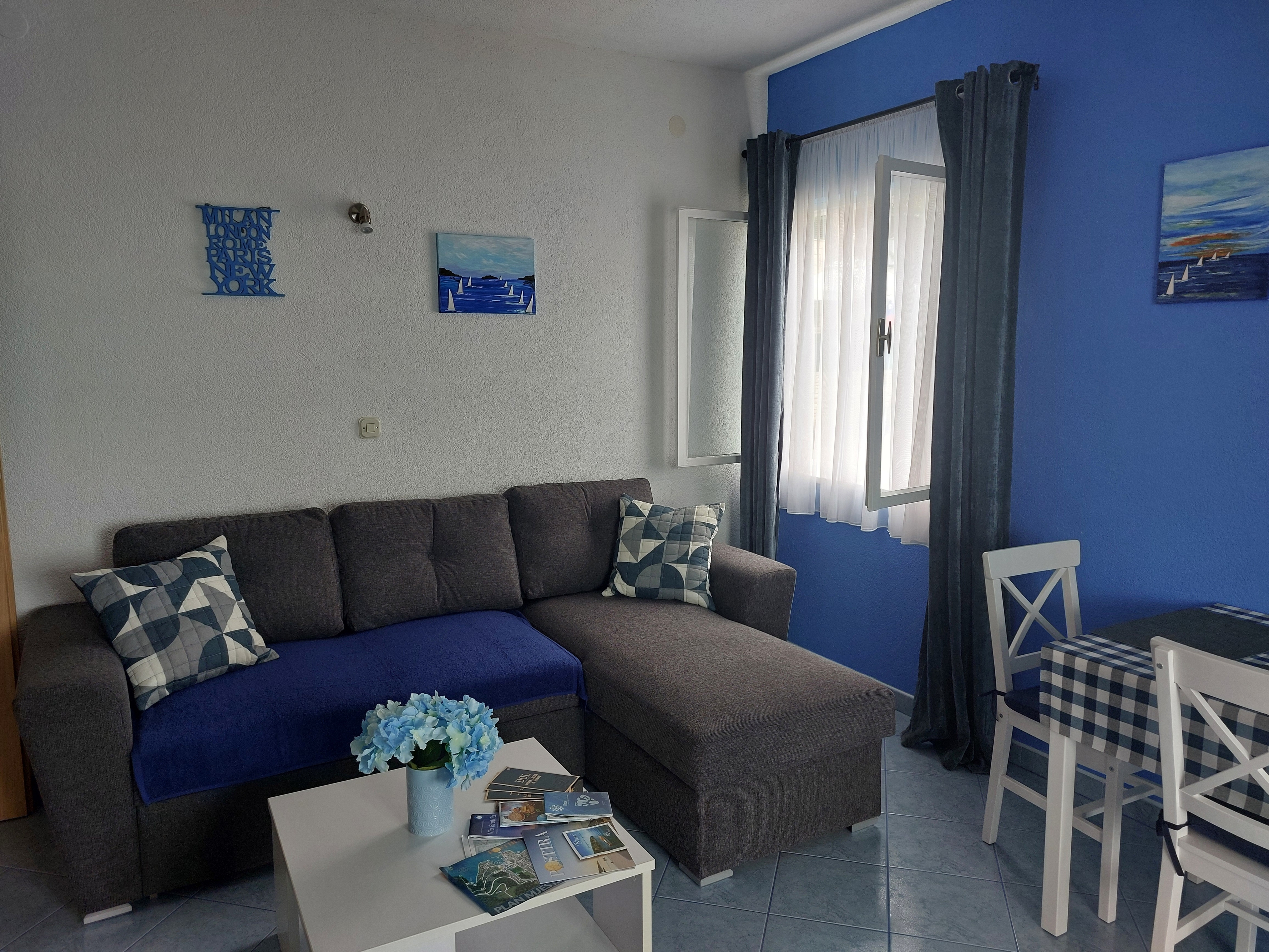 One bedroom apartment with terrace and sea view Postira, Brač (A-2911-a)