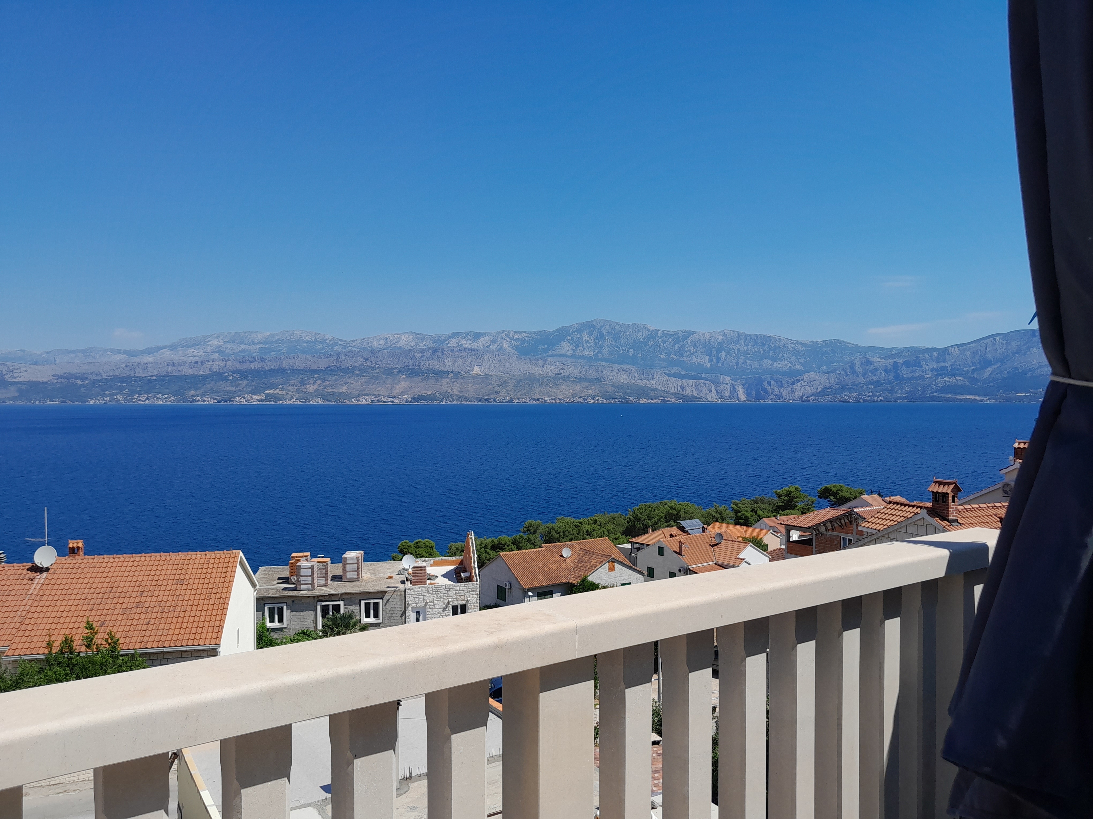 One bedroom apartment with terrace and sea view Postira, Brač  A-a