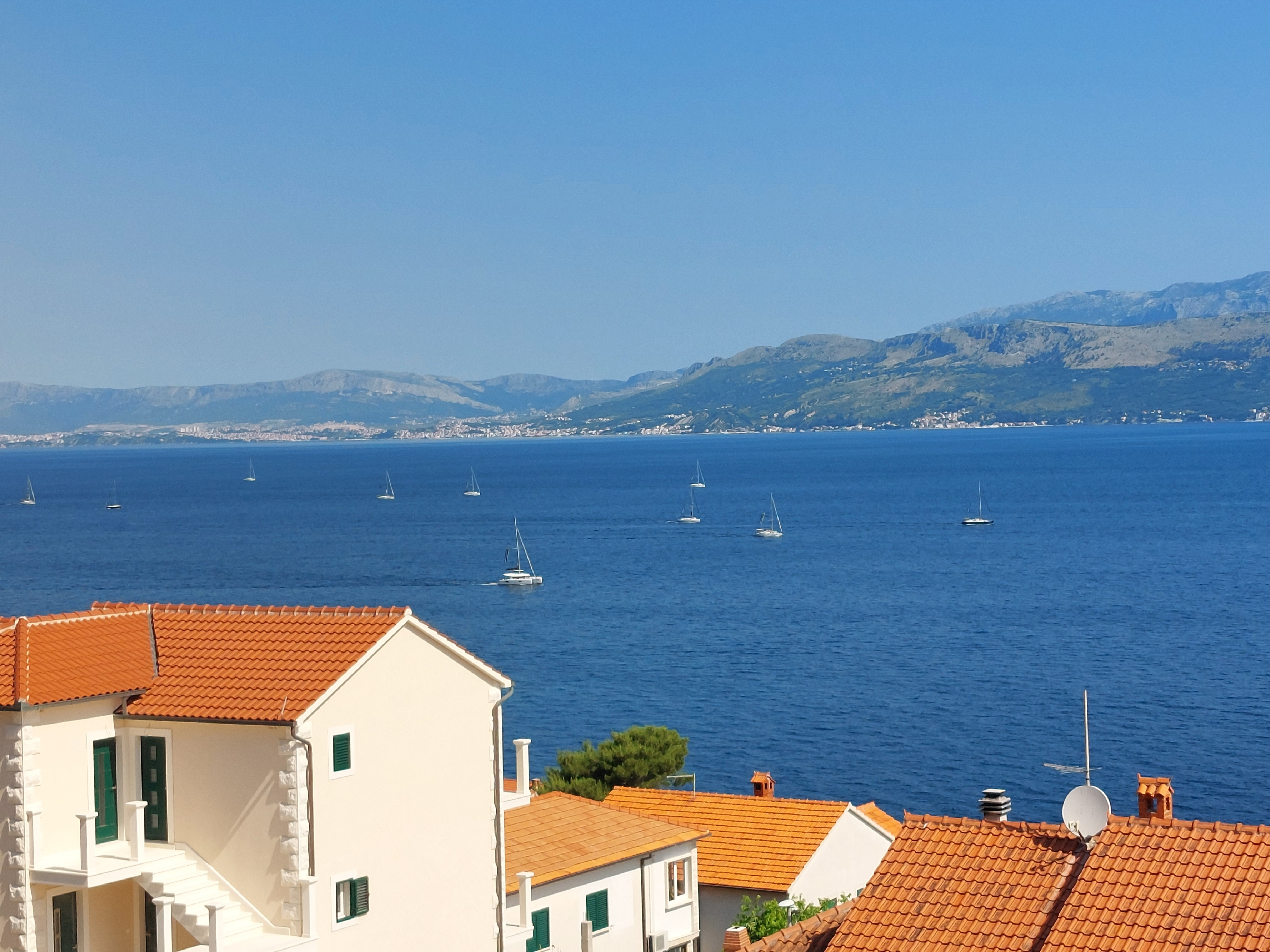 One bedroom apartment with terrace and sea view Postira, Brač  A-a