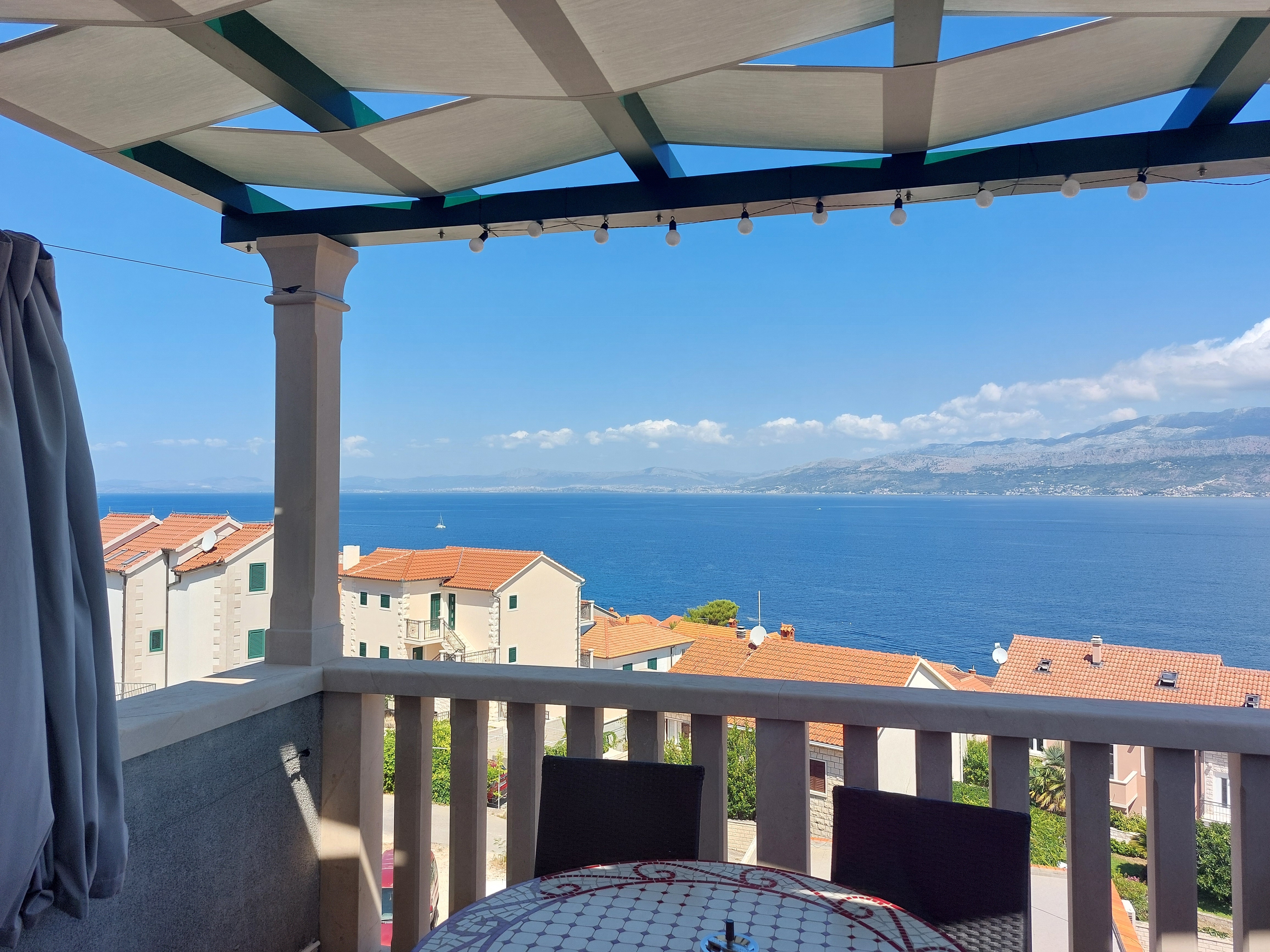 Two bedroom apartment with terrace and sea view Postira, Brač  A-b