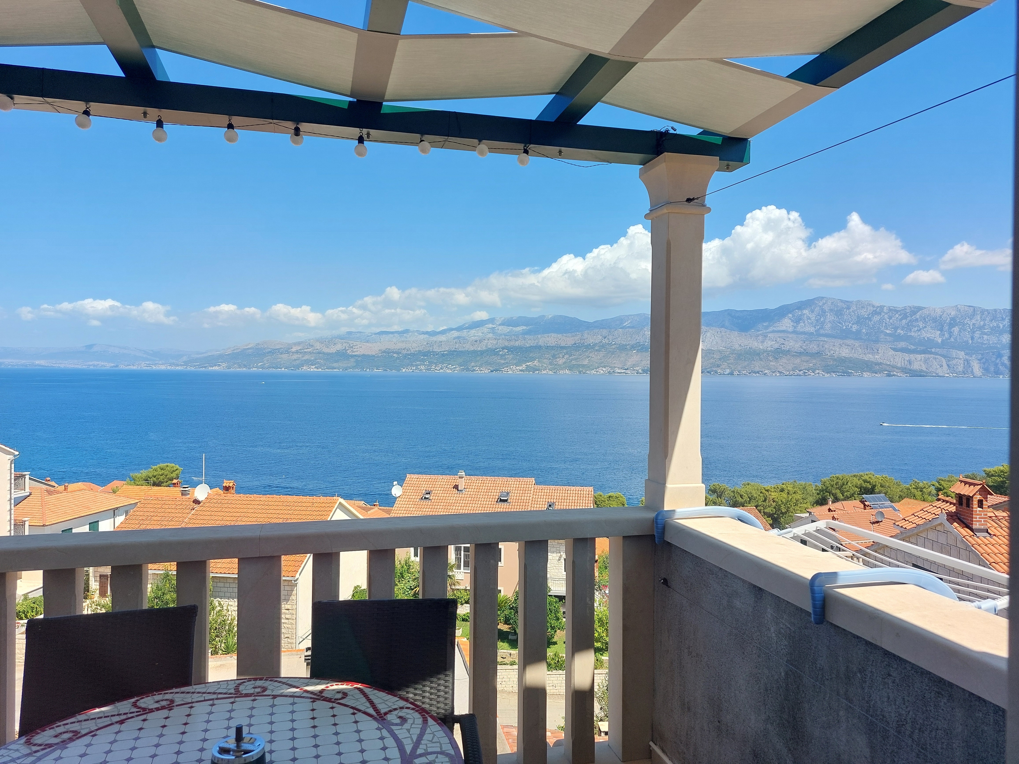 Two bedroom apartment with terrace and sea view Postira, Brač  A-c