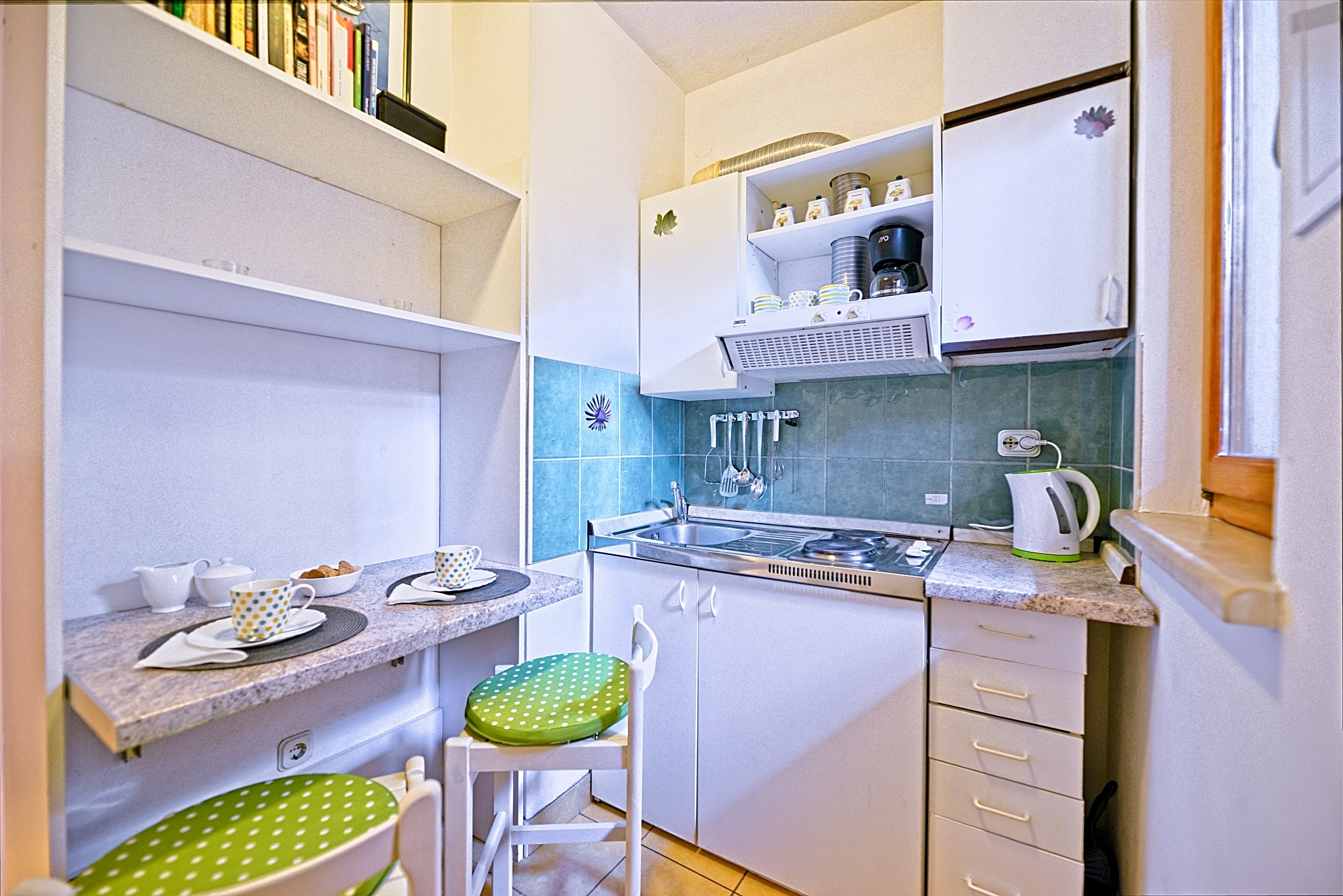 One bedroom apartment with terrace and sea view Postira, Brač (A-2913-a)