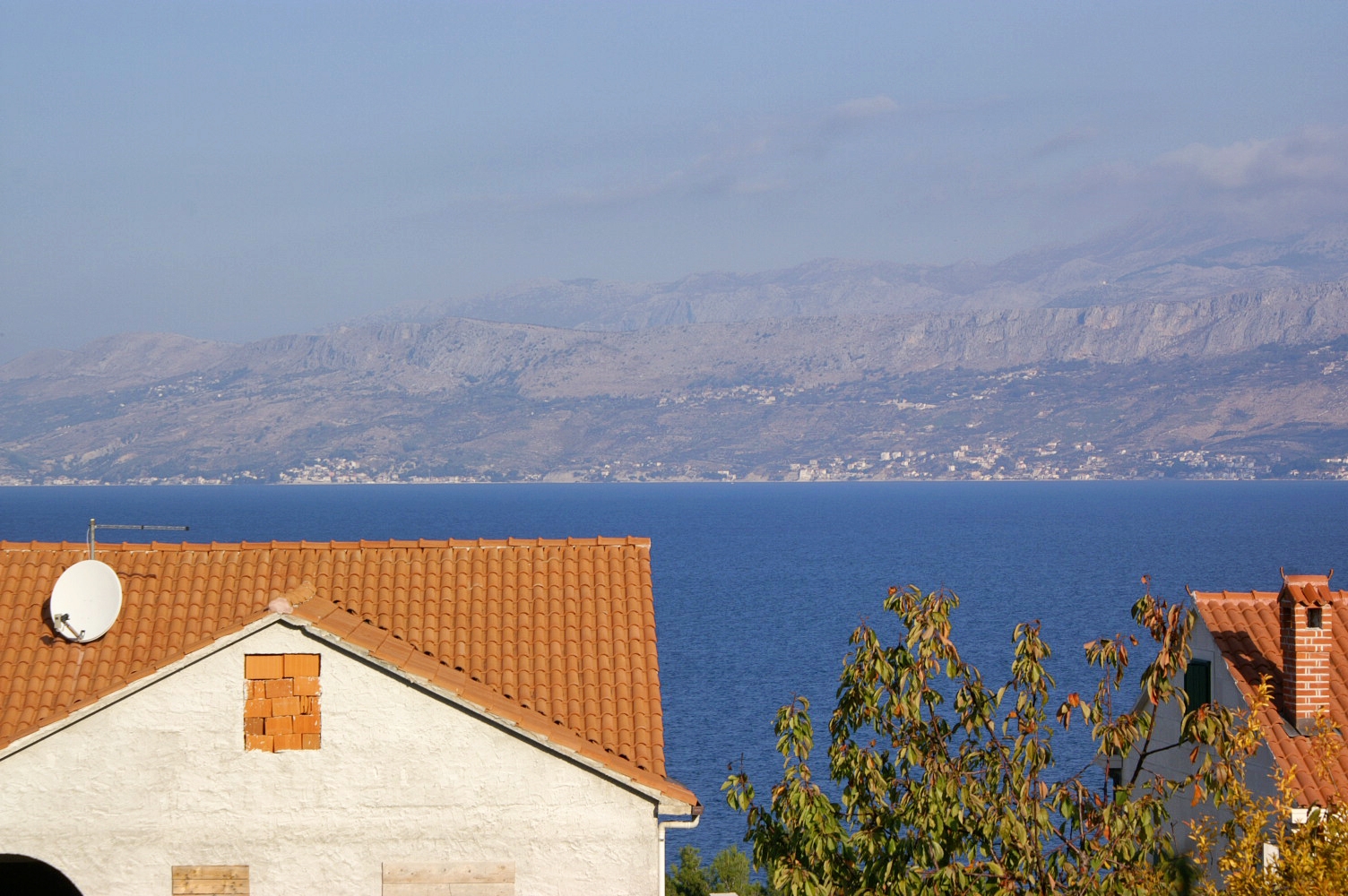 One bedroom apartment with terrace and sea view Postira, Brač  A-a