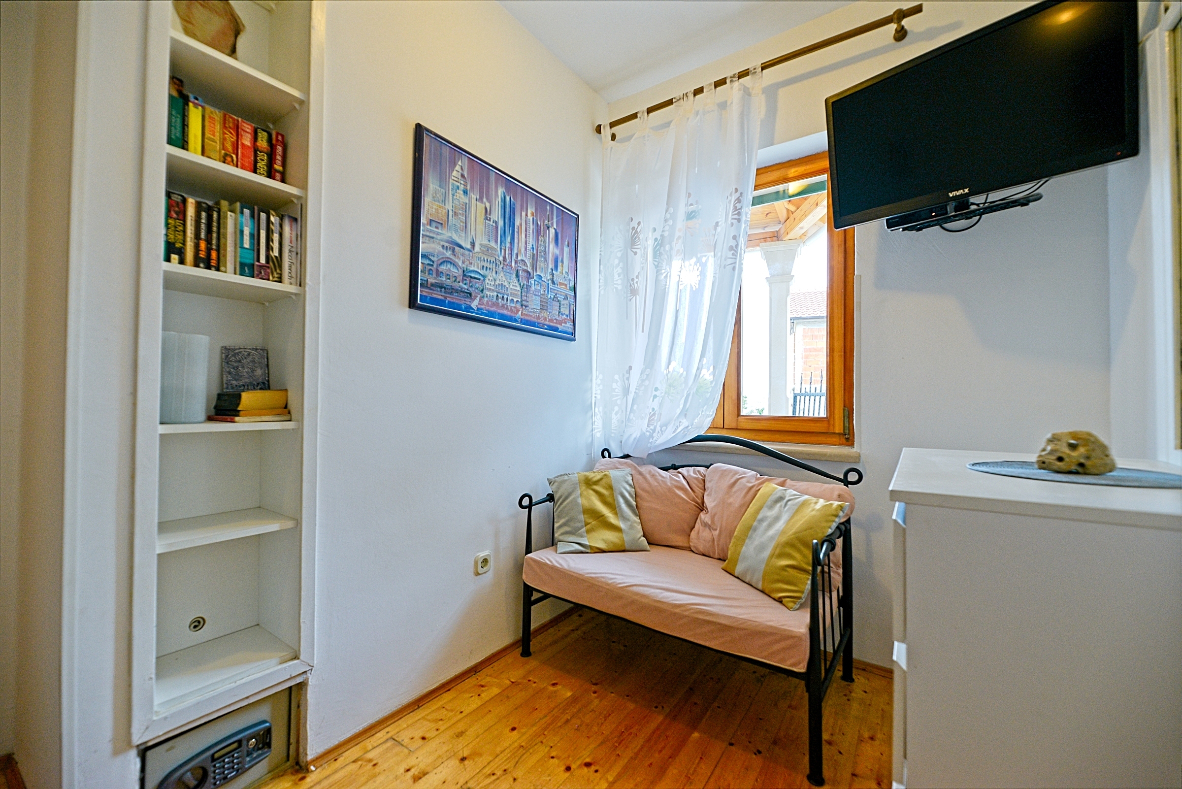 One bedroom apartment with terrace and sea view Postira, Brač  A-b