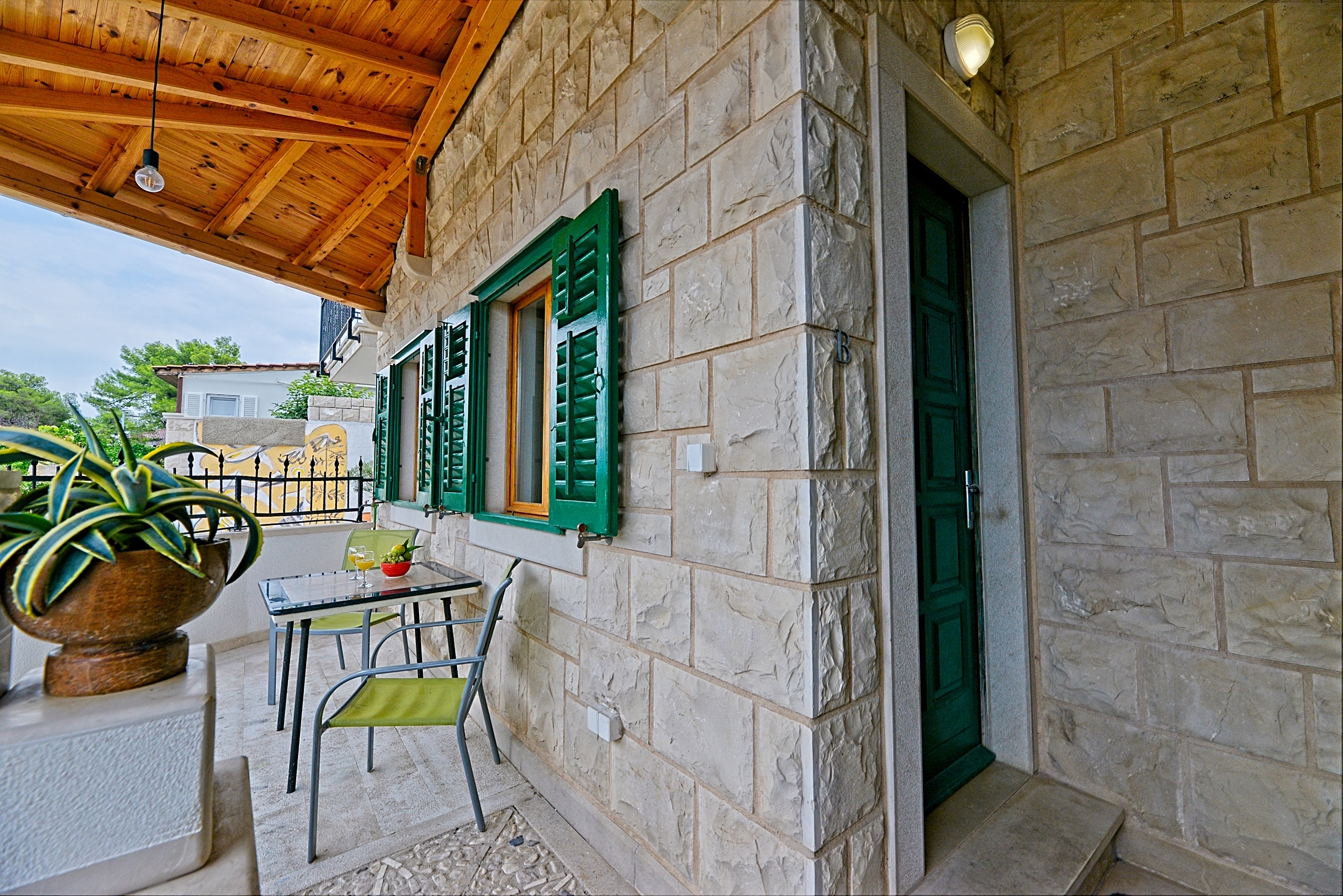 One bedroom apartment with terrace and sea view Postira, Brač (A-2913-b)