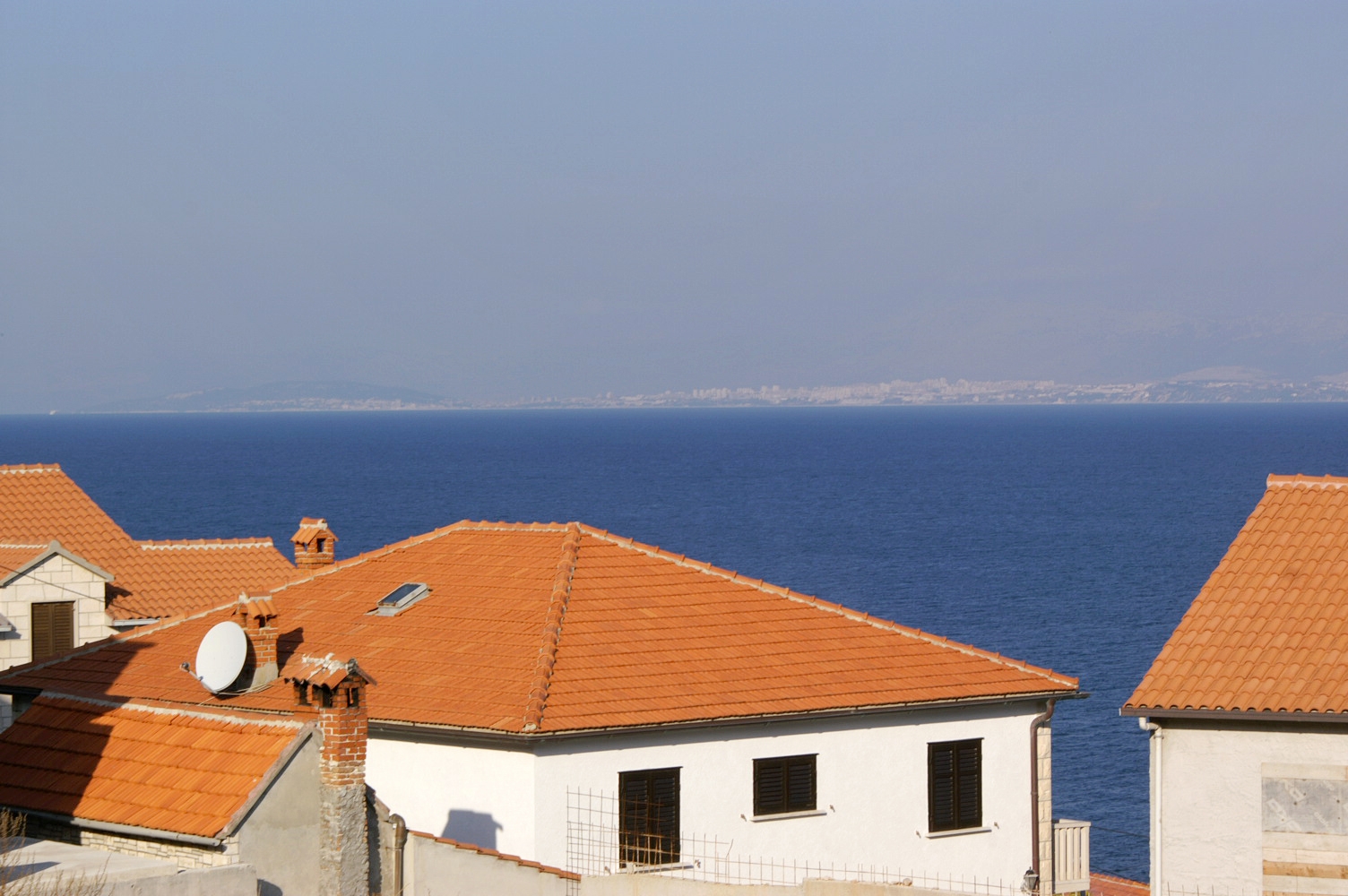 One bedroom apartment with terrace and sea view Postira, Brač  A-b