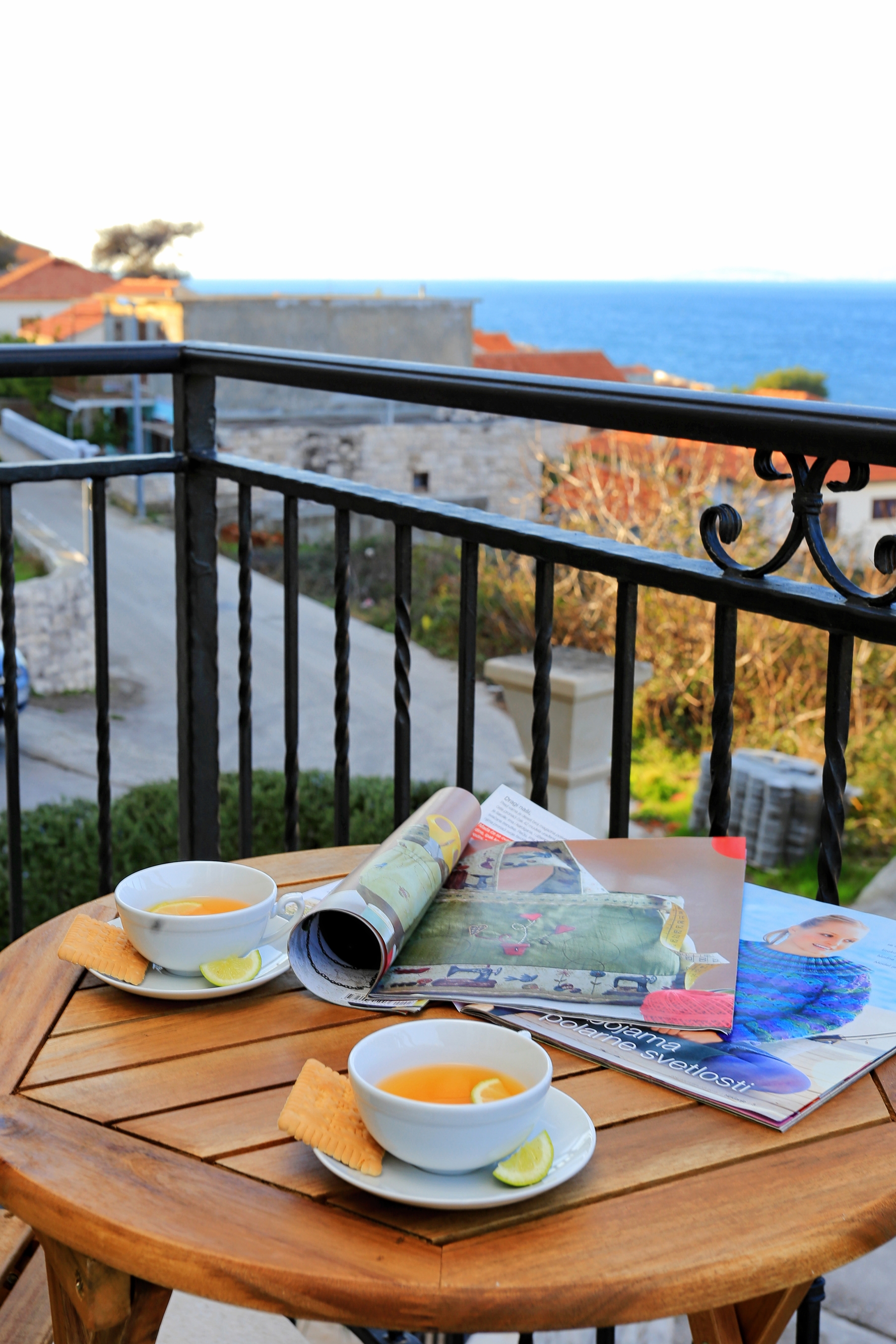 One bedroom apartment with terrace and sea view Postira, Brač  A-c