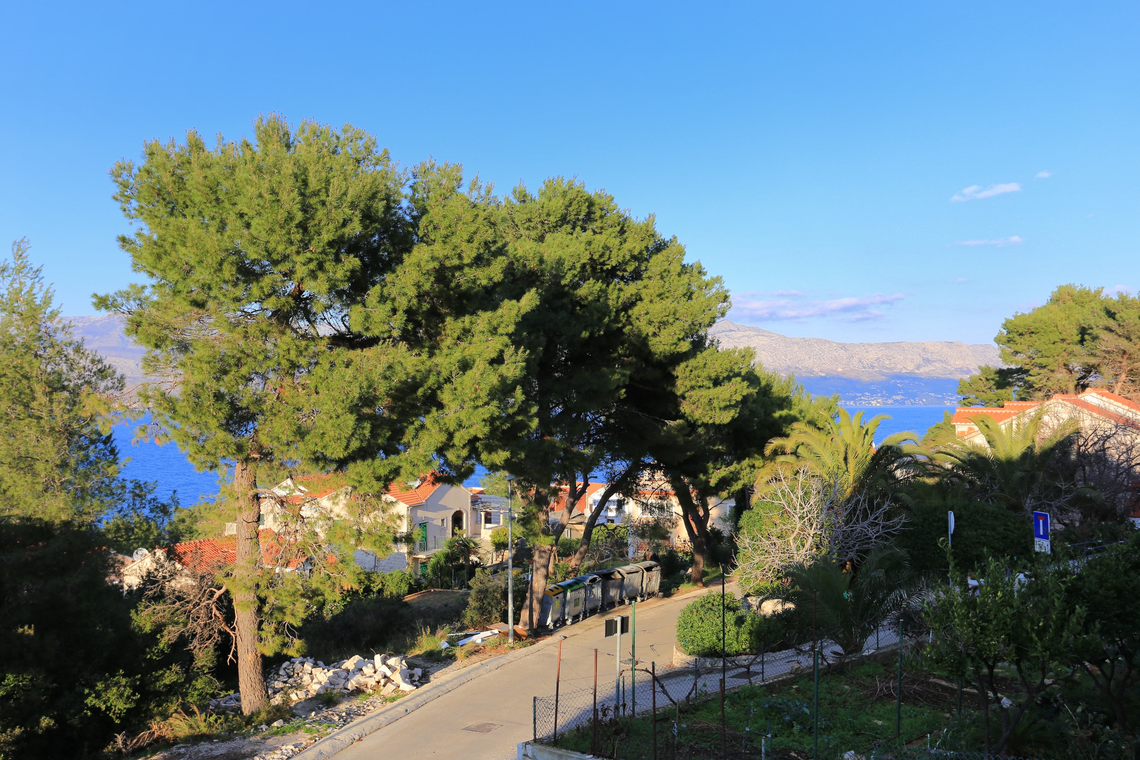 One bedroom apartment with terrace and sea view Postira, Brač  A-c