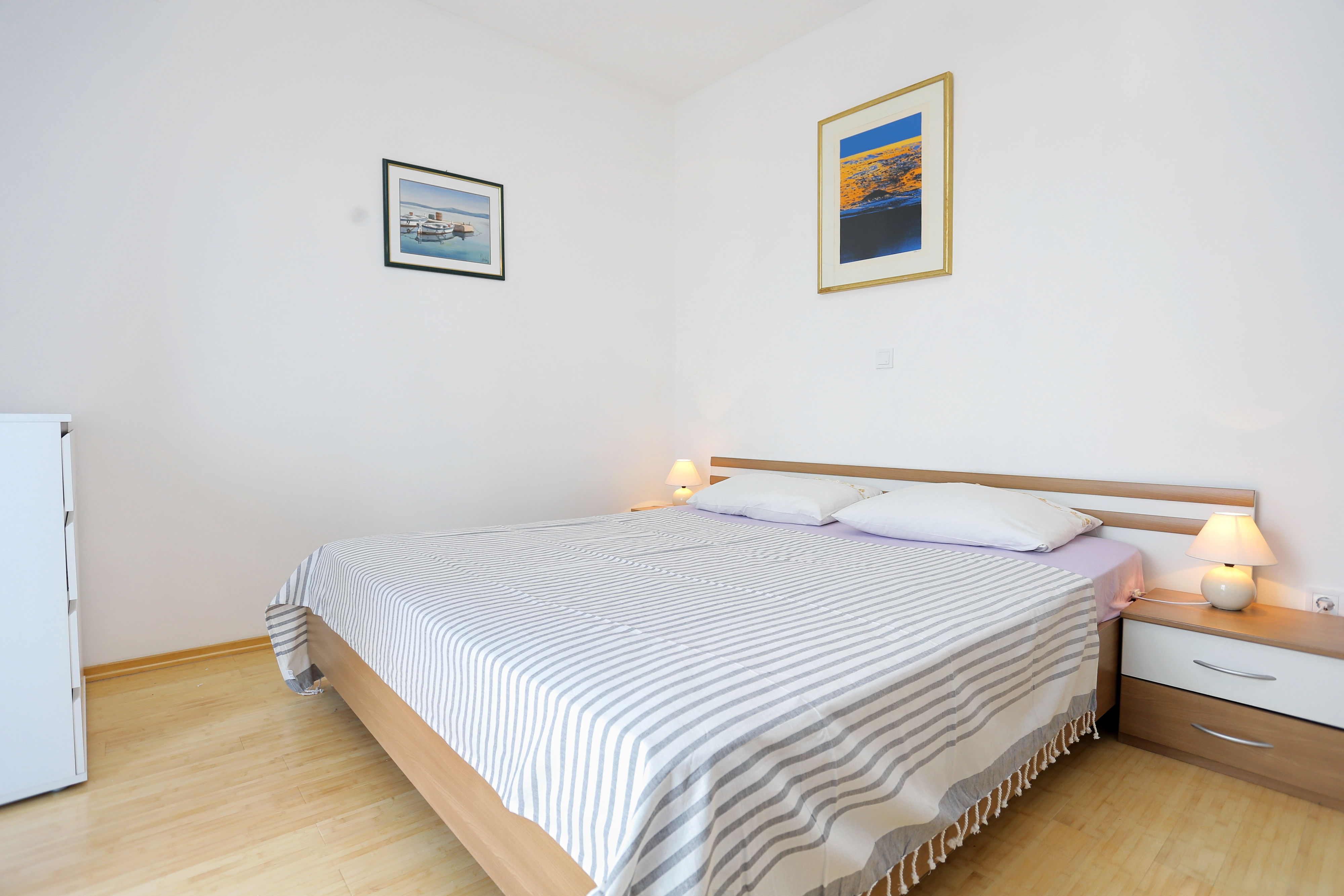 One bedroom apartment with terrace and sea view Postira, Brač  A-c