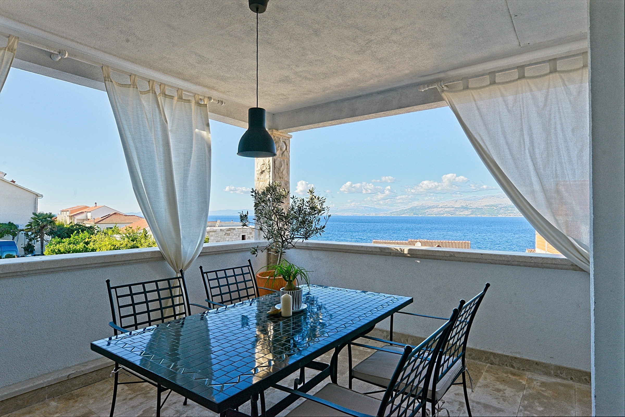 One bedroom apartment with terrace and sea view Postira, Brač (A-2913-c)