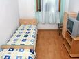 Postira, Schlafzimmer 2 in folgender Unterkunftsart apartment, Haustiere erlaubt und WiFi.