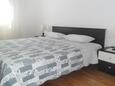 Спальня 1 Splitska, Спальня 1 в размещении типа apartment, Домашние животные допускаются и WiFi.