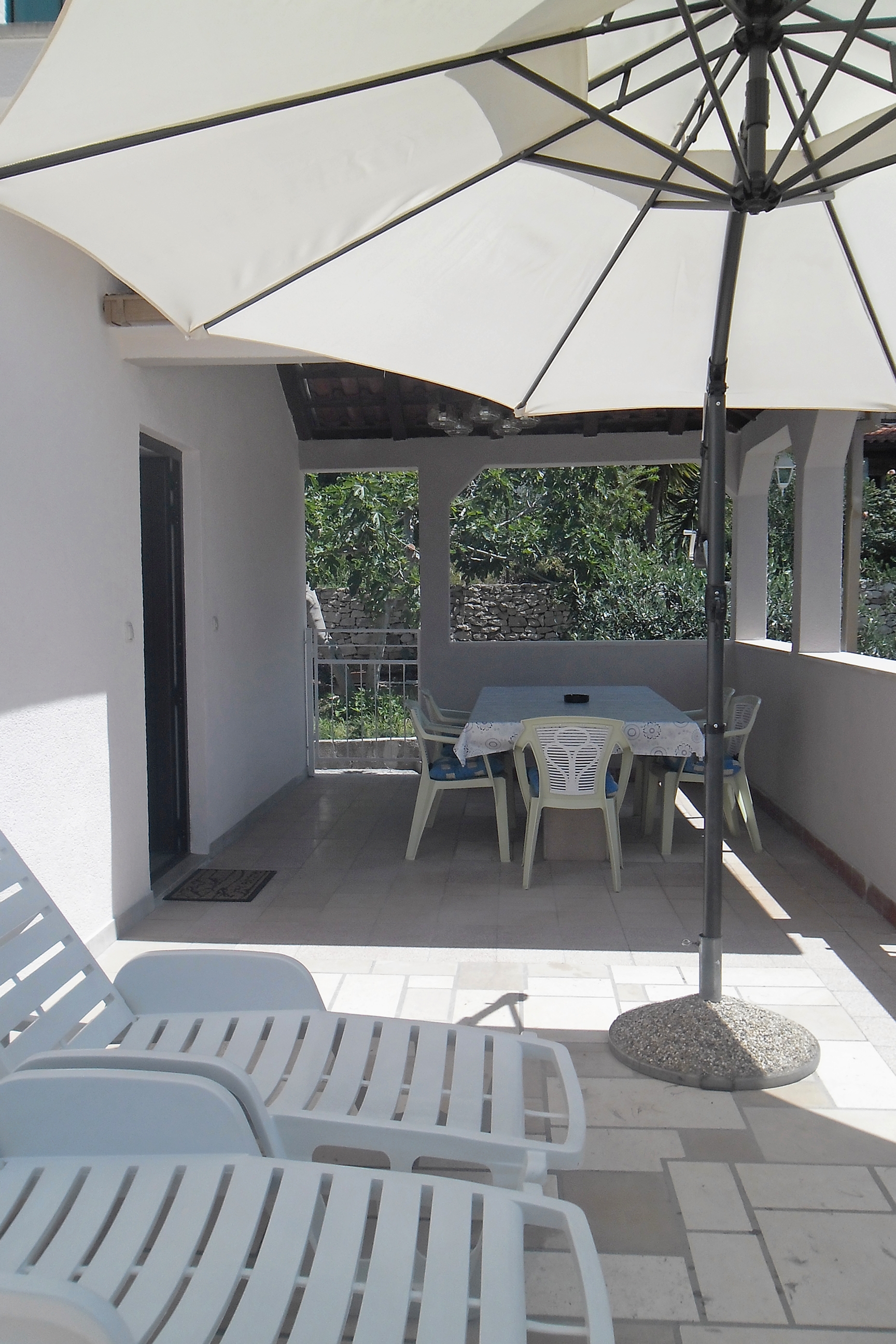 Three bedroom apartment with terrace and sea view Splitska, Brač  A-b