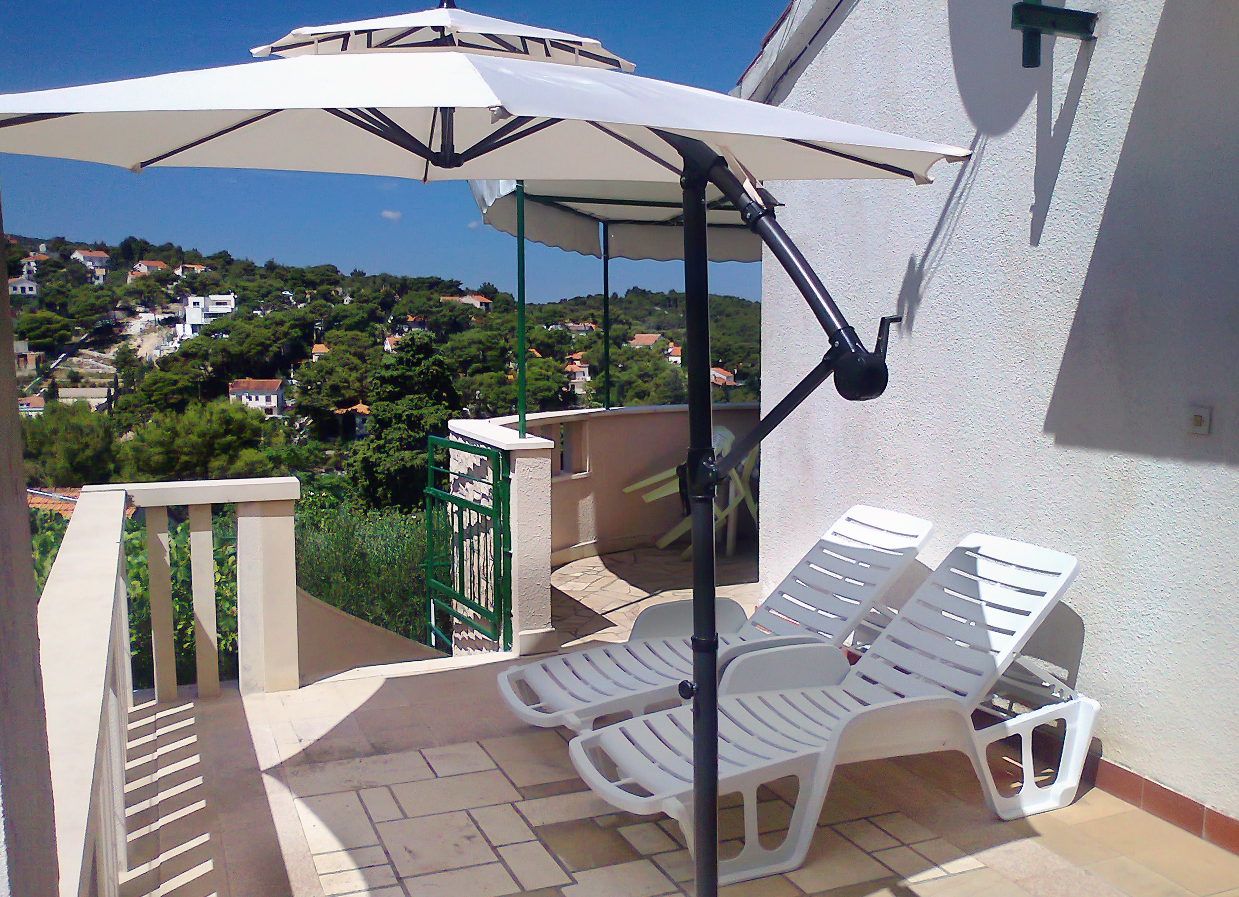 Three bedroom apartment with terrace and sea view Splitska, Brač  A-b