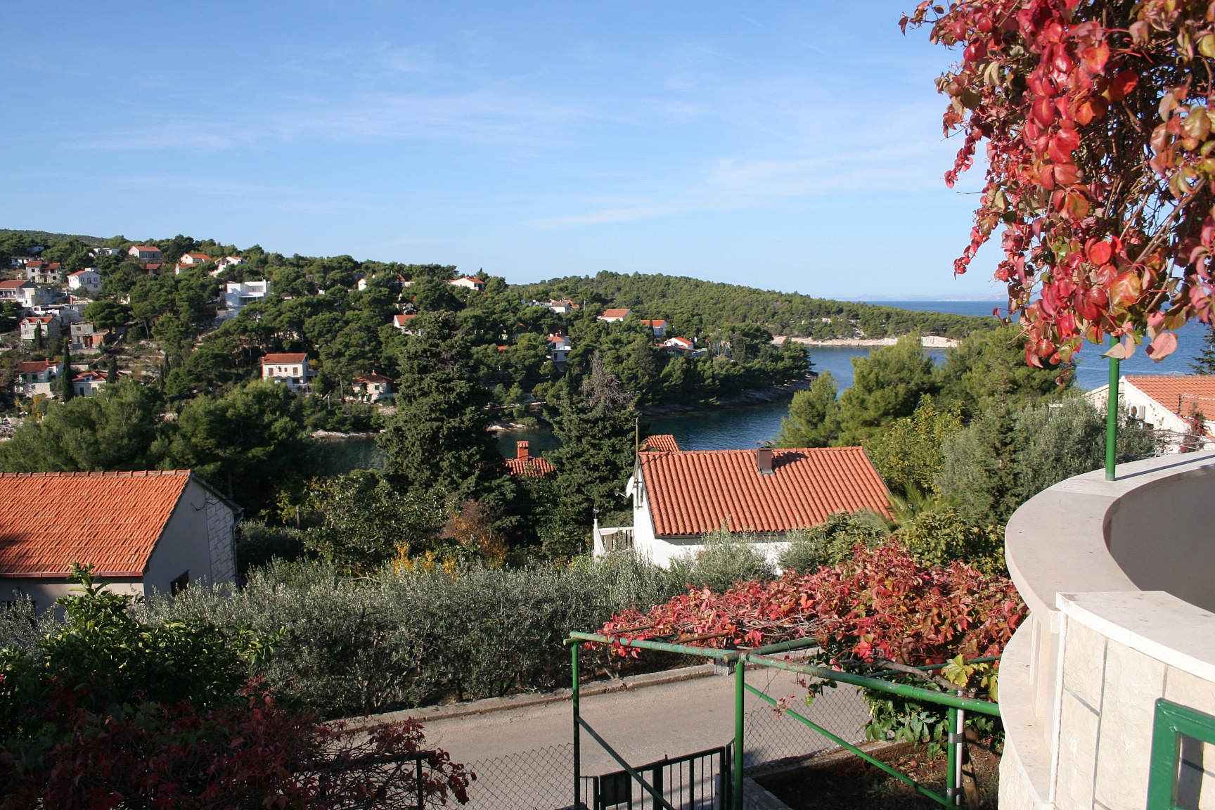 Three bedroom apartment with terrace and sea view Splitska, Brač  A-b