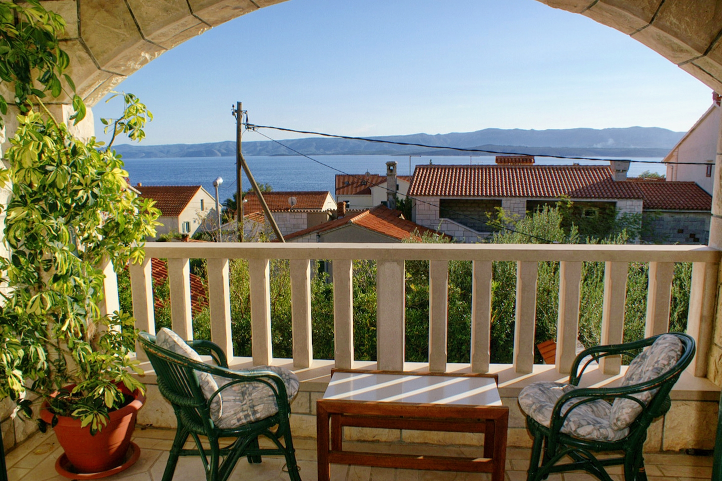 One bedroom apartment with terrace and sea view Bol, Brač (A-2926-a)