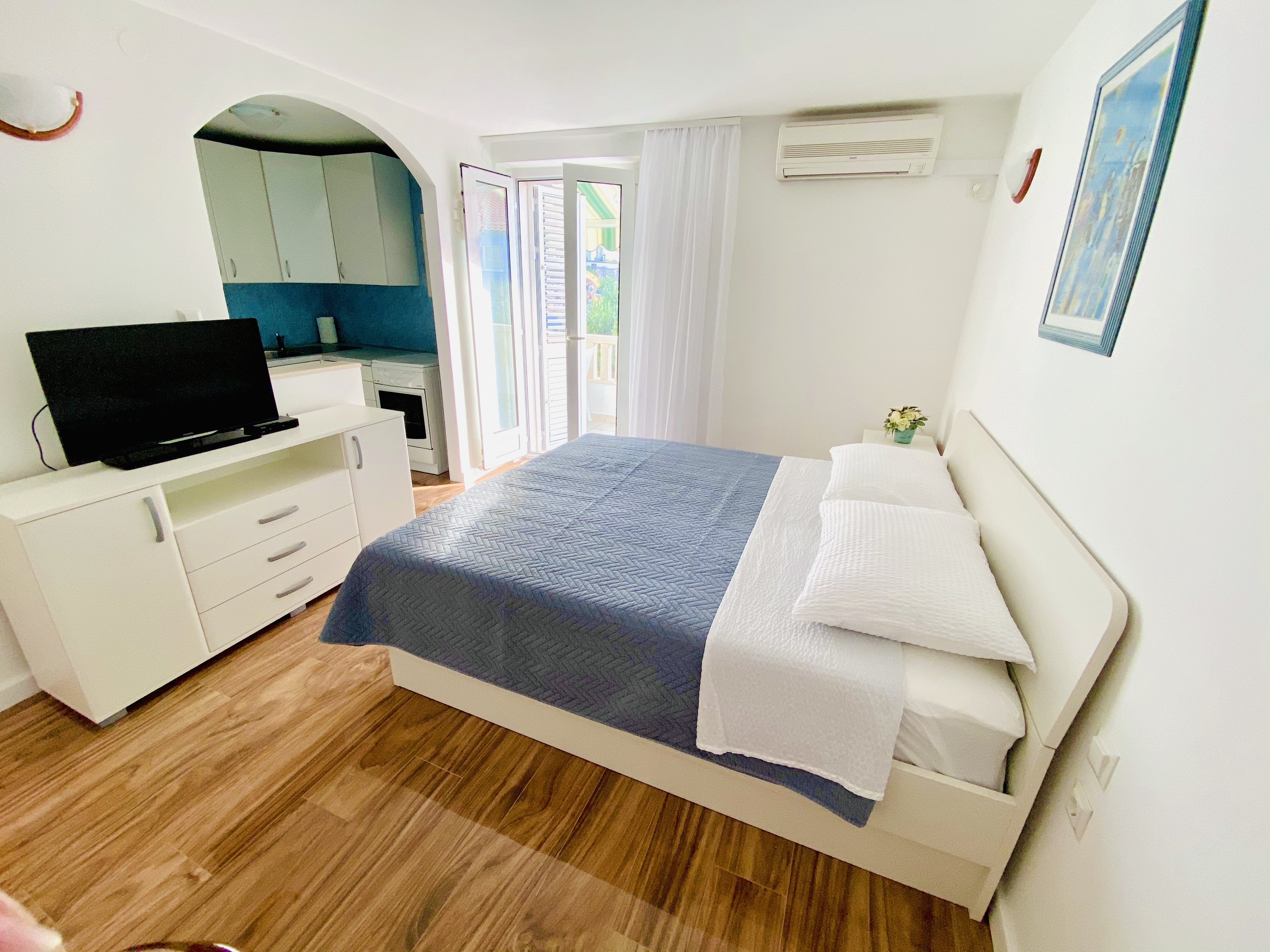 Two bedroom apartment near beach Postira, Brač  A-a