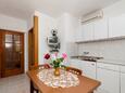 Povlja, Столовая в размещении типа apartment, WiFi.
