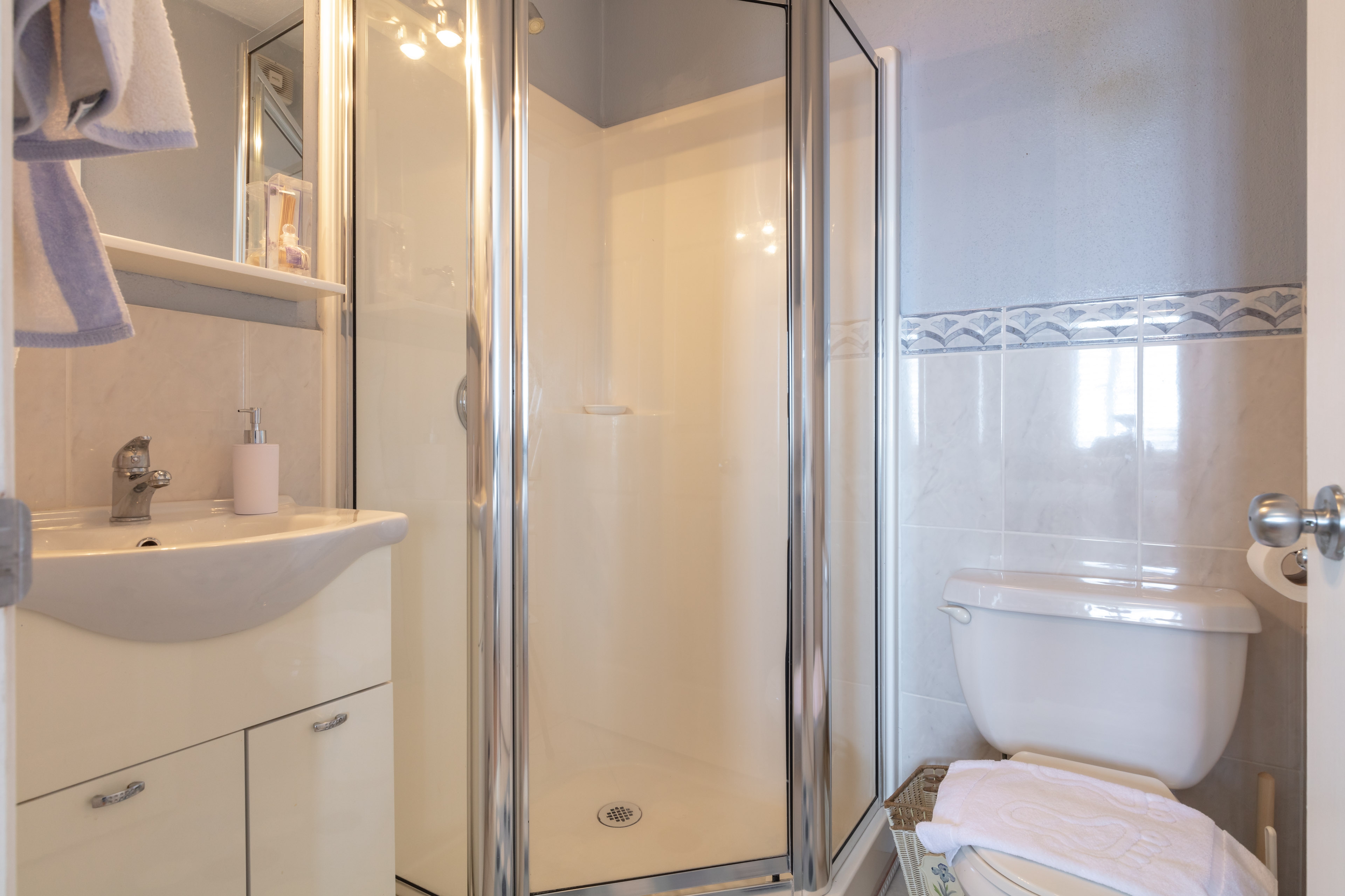 Three bedroom apartment with terrace and sea view Sumartin, Brač  A-d