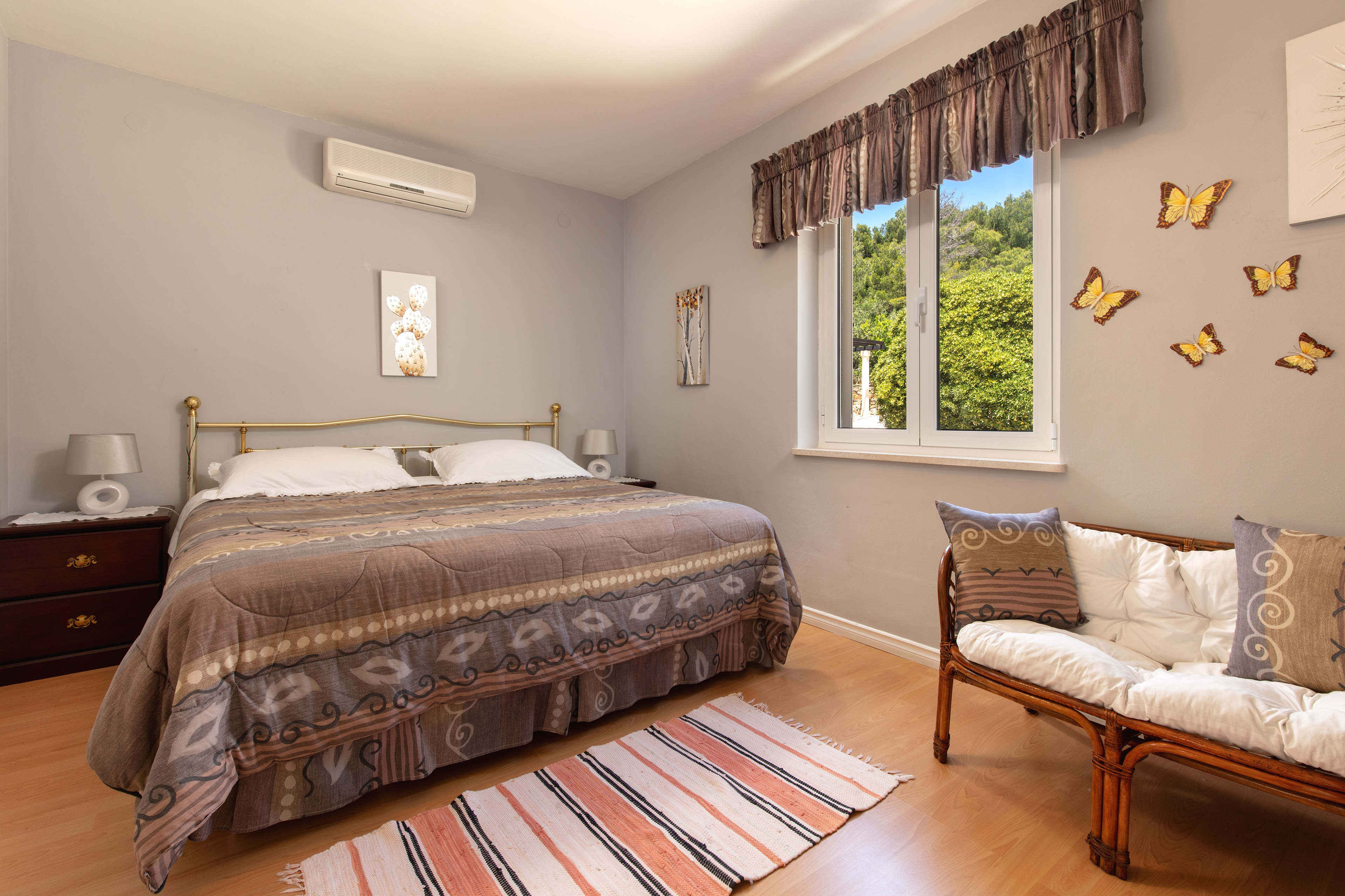 Three bedroom apartment with terrace and sea view Sumartin, Brač  A-d
