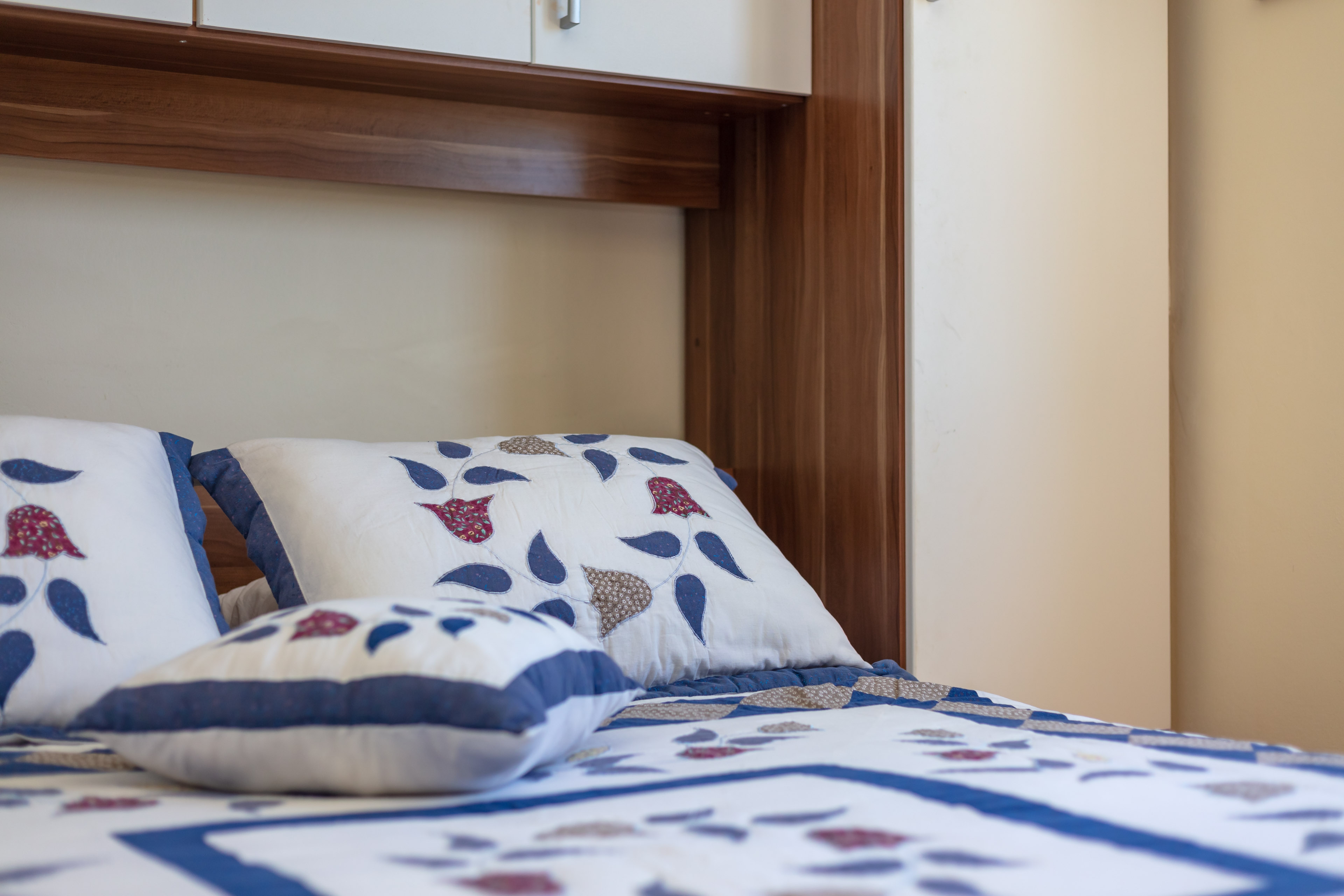 Three bedroom apartment with terrace and sea view Sumartin, Brač  A-d