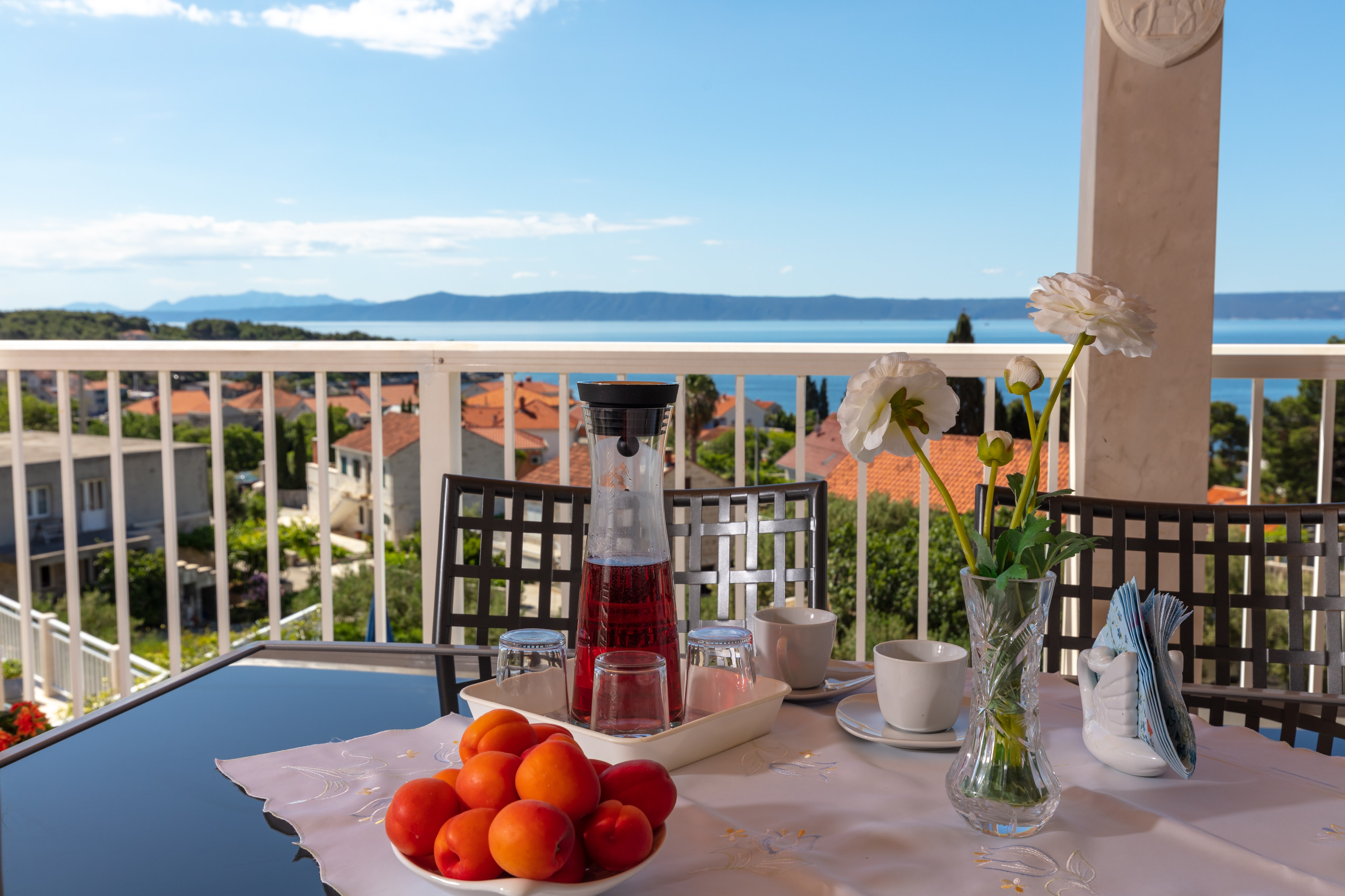 Three bedroom apartment with terrace and sea view Sumartin, Brač  A-d