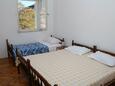 Спальня 1 Pučišća, Спальня 1 в размещении типа apartment, доступный кондиционер.
